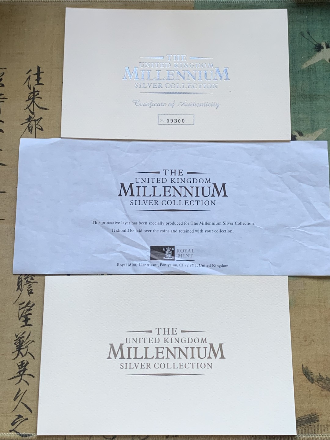 《竞宝斋》第98场-本周日，周一2场连拍（全场不限金额包邮） 2000年千禧年 英国精制全银套币 带濯足套币 国内极少见 原盒带齐全的证书 致敬永远的伊丽莎白二世女王