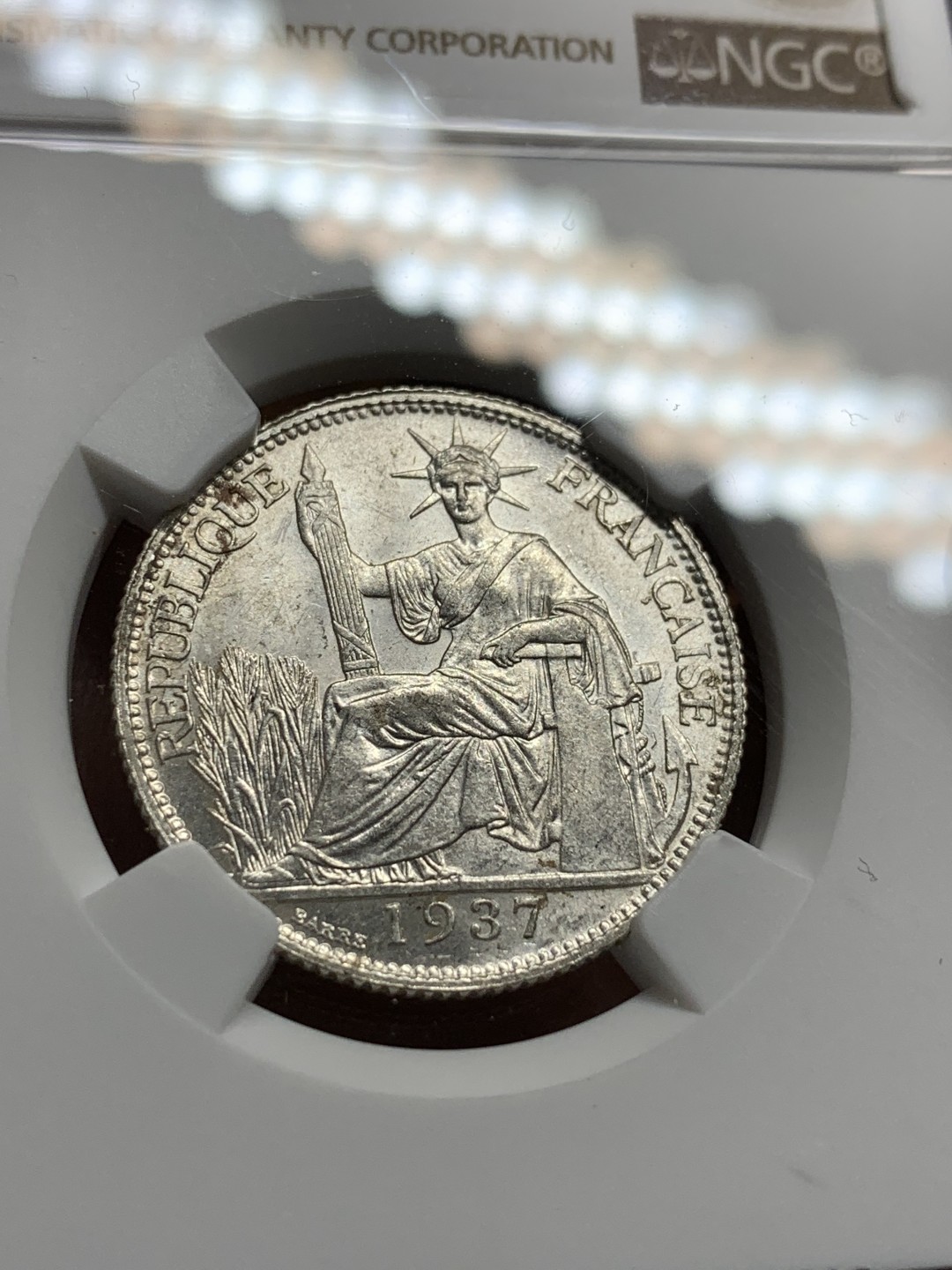 《竞宝斋》第98场-本周日，周一2场连拍（全场不限金额包邮） NGC-MS61 法属印支 1937年坐洋2角银币 卷拆曝光品相