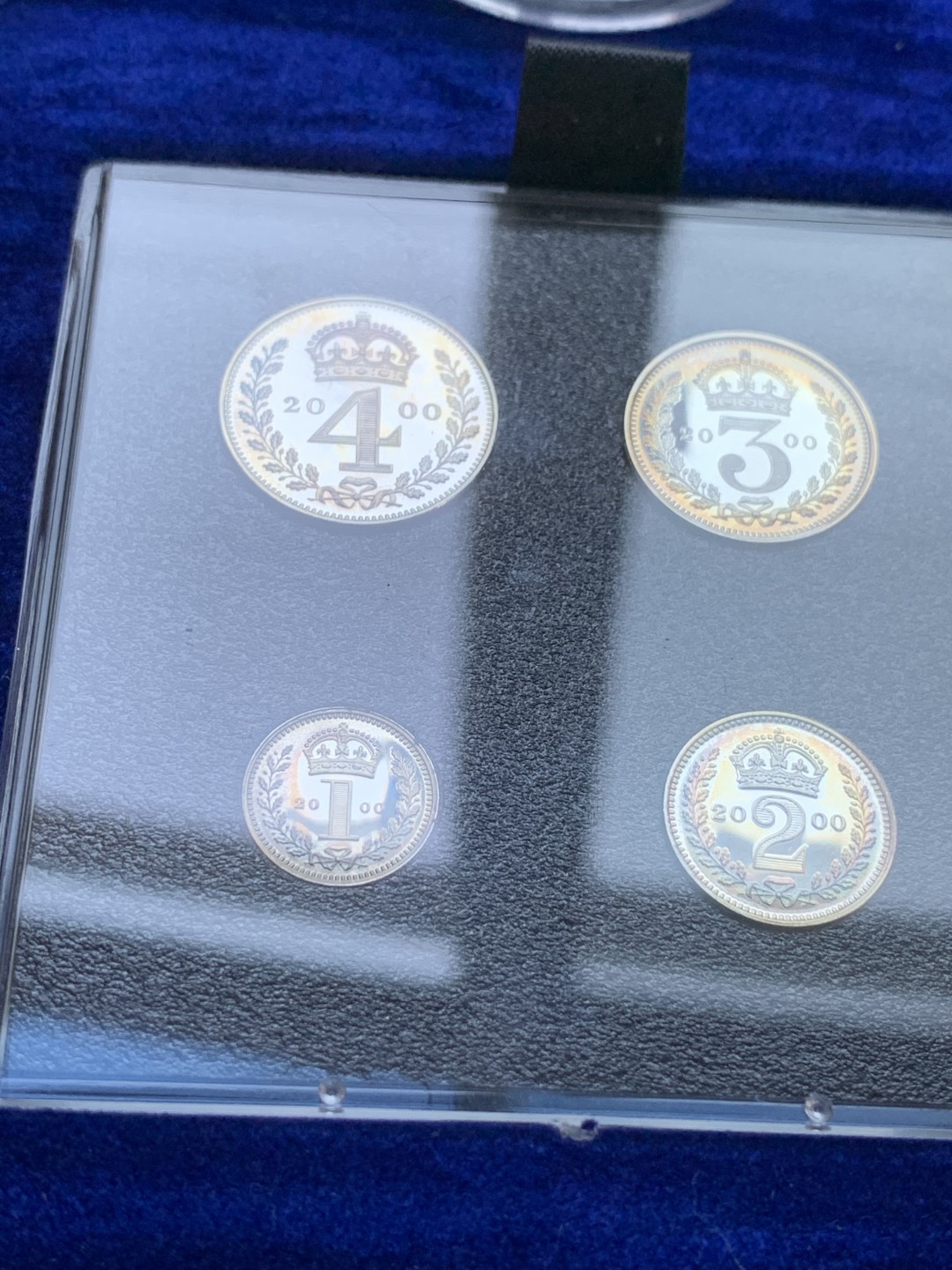 《竞宝斋》第98场-本周日，周一2场连拍（全场不限金额包邮） 2000年千禧年 英国精制全银套币 带濯足套币 国内极少见 原盒带齐全的证书 致敬永远的伊丽莎白二世女王