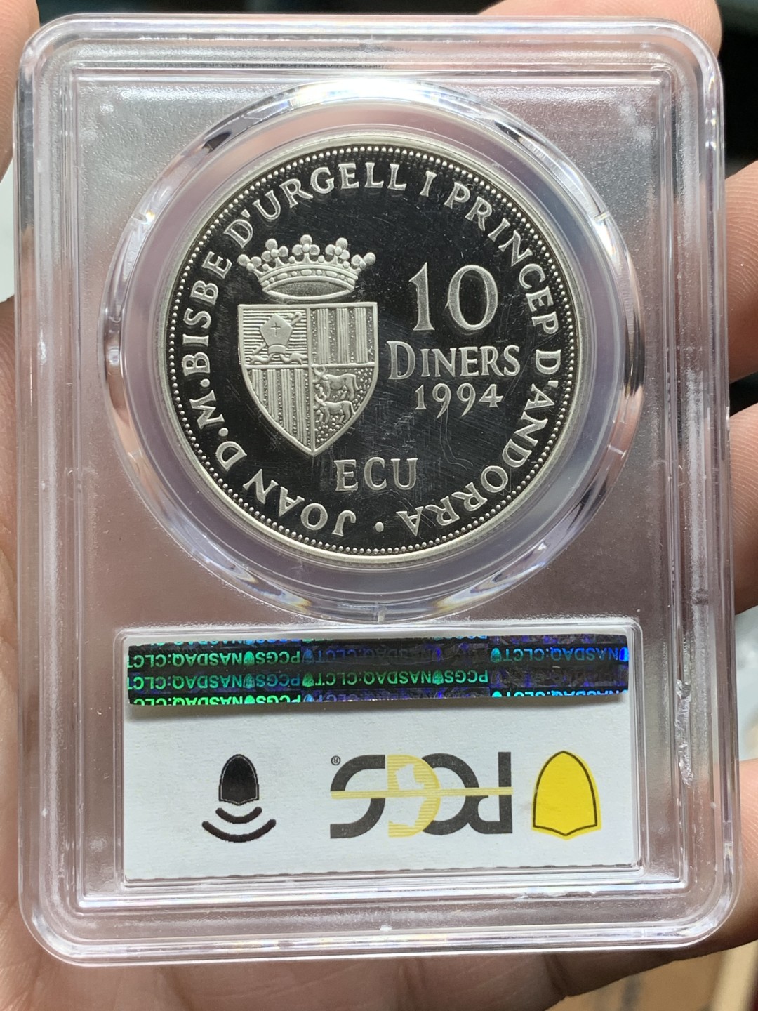 《竞宝斋》第98场-本周日，周一2场连拍（全场不限金额包邮） PCGS-PR65DCAM 1994年 安道尔10第纳尔精制大银，加入联合国纪念，手抚地球的长发女神。盒子有小磕，保存无碍。见图