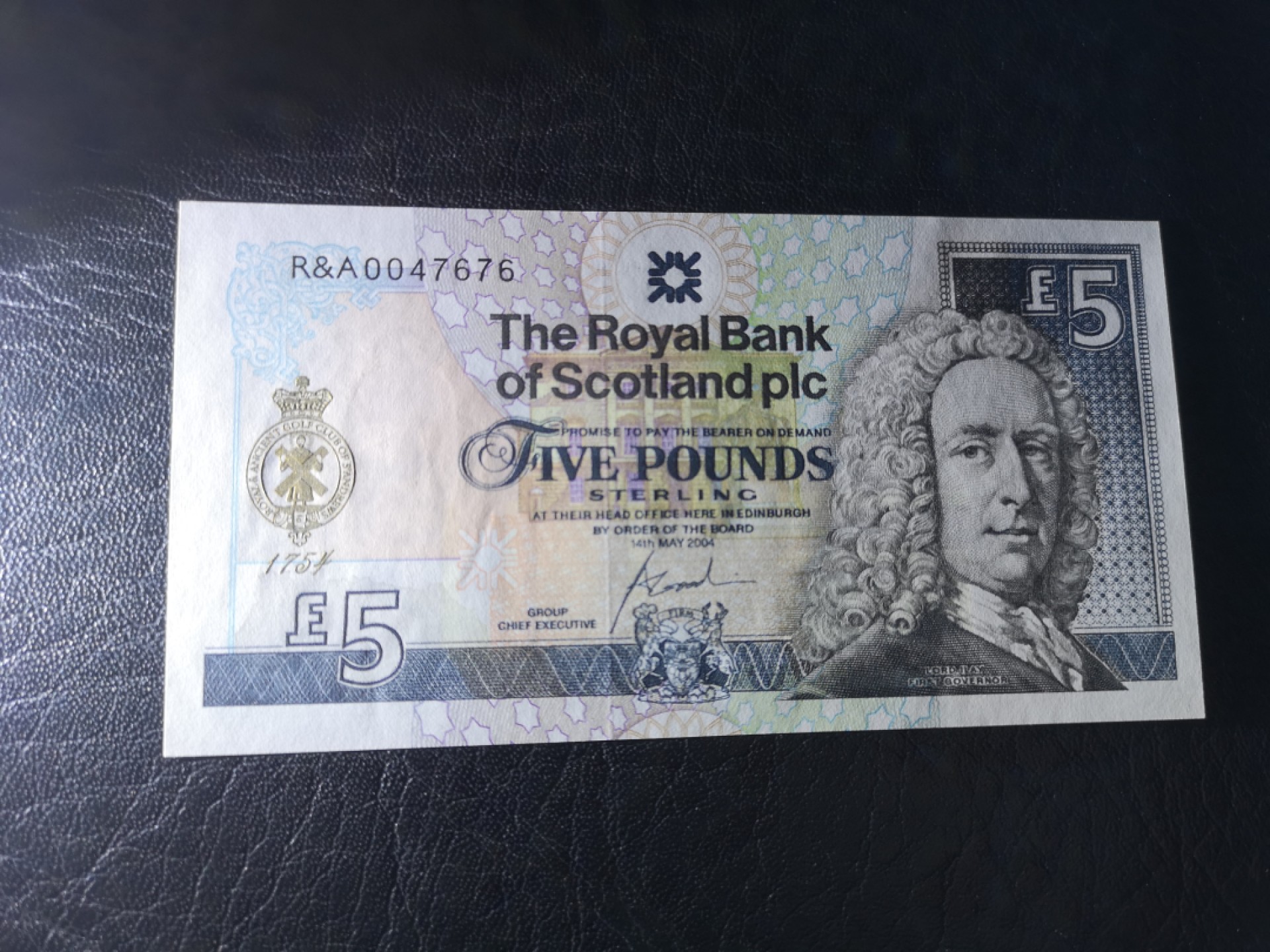 《外钞收藏家》第二百零五期 苏格兰经典专场👍 苏格兰皇家银行-2004-5镑	R&A 0047676	P-363	古代高尔夫俱乐部250周年	全新UNC