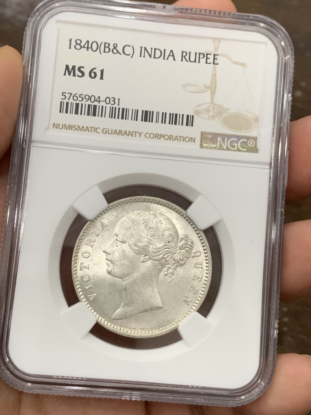 《竞宝斋》第98场-本周日，周一2场连拍（全场不限金额包邮） NGC MS61 印度1840年1卢比银币，小维头像最具性价比选择，强光好品