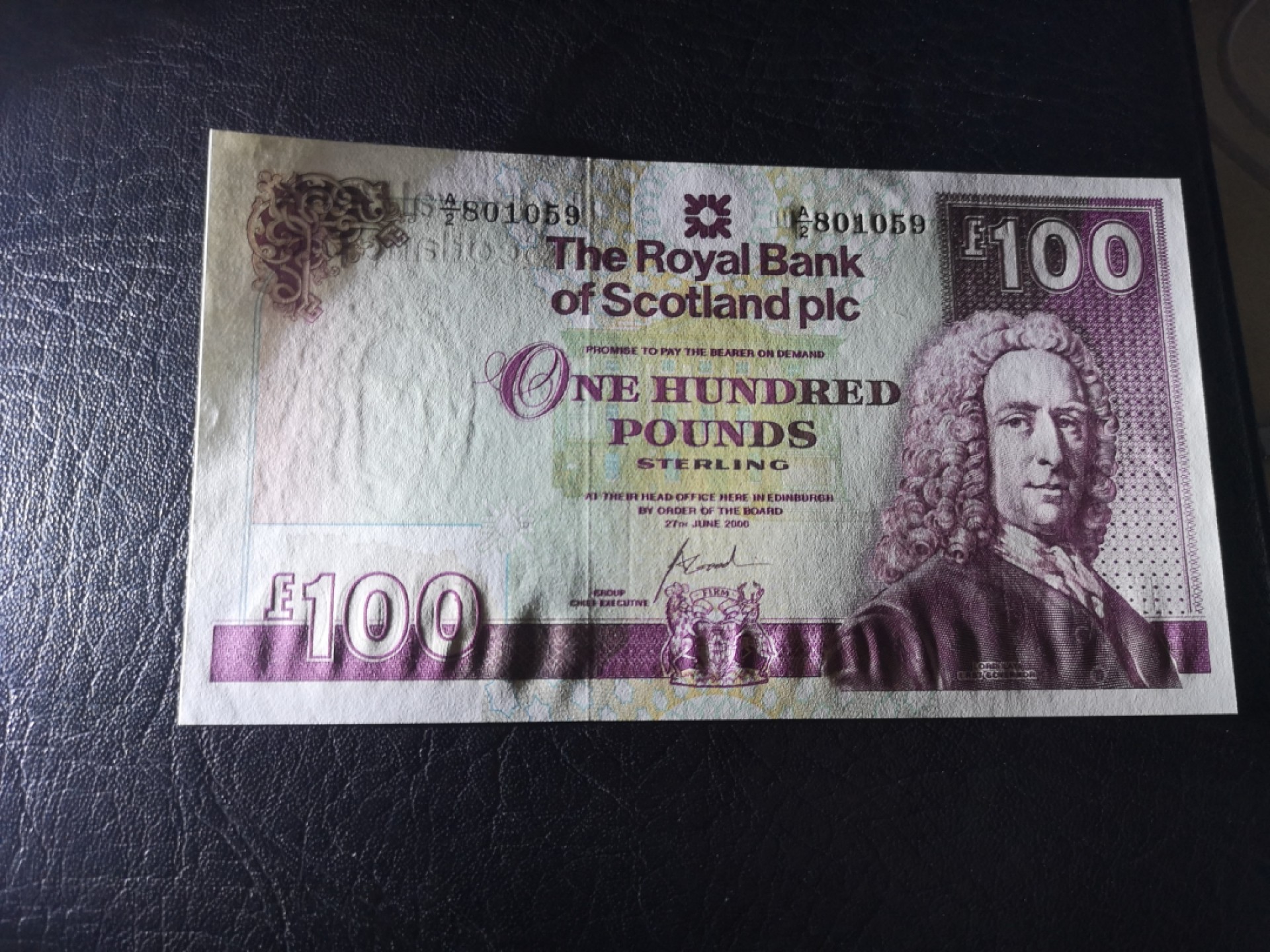 《外钞收藏家》第二百零五期 苏格兰经典专场👍 苏格兰皇家银行-2000-100镑	A/2 801059	P-355	全新UNC