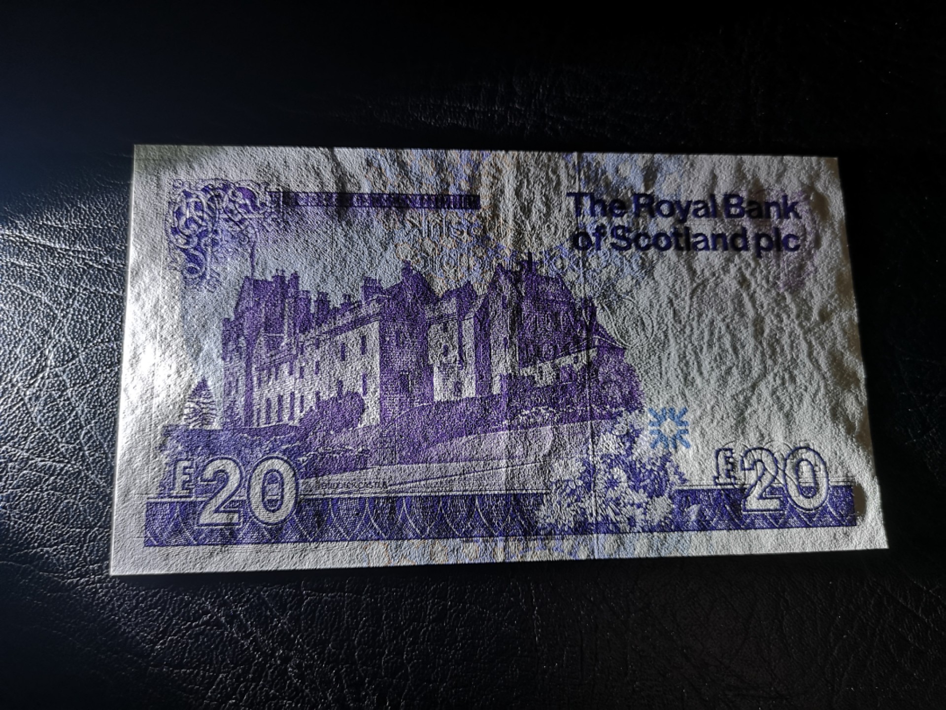《外钞收藏家》第二百零五期 苏格兰经典专场👍 苏格兰皇家银行-1987-20镑	A/1 172571	P-349  全新 一个角有荧光瑕疵
