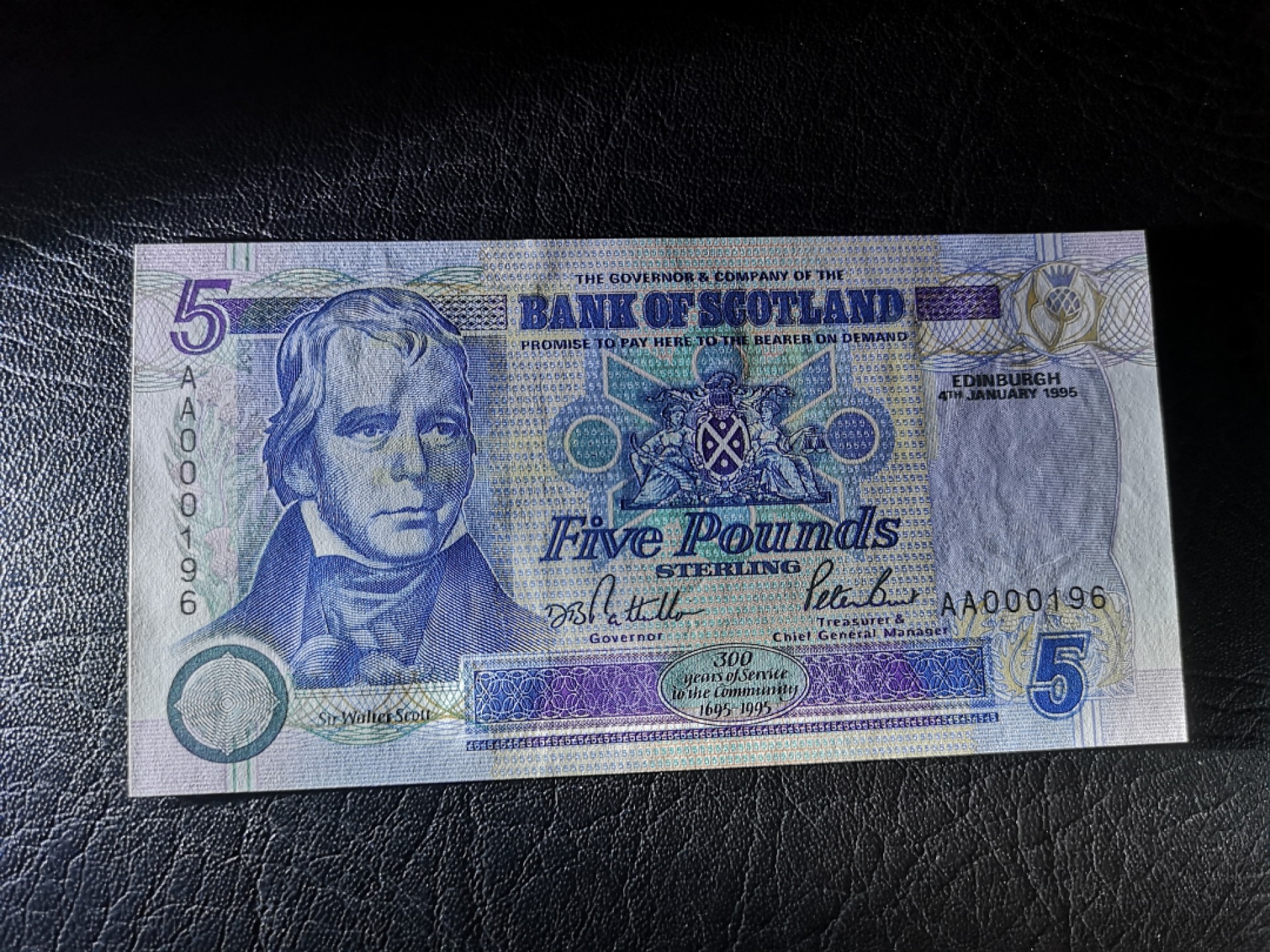 《外钞收藏家》第二百零五期 苏格兰经典专场👍 苏格兰银行-1995-5镑	AA 000196	P-119	苏格兰银行成立300周年	全新UNC