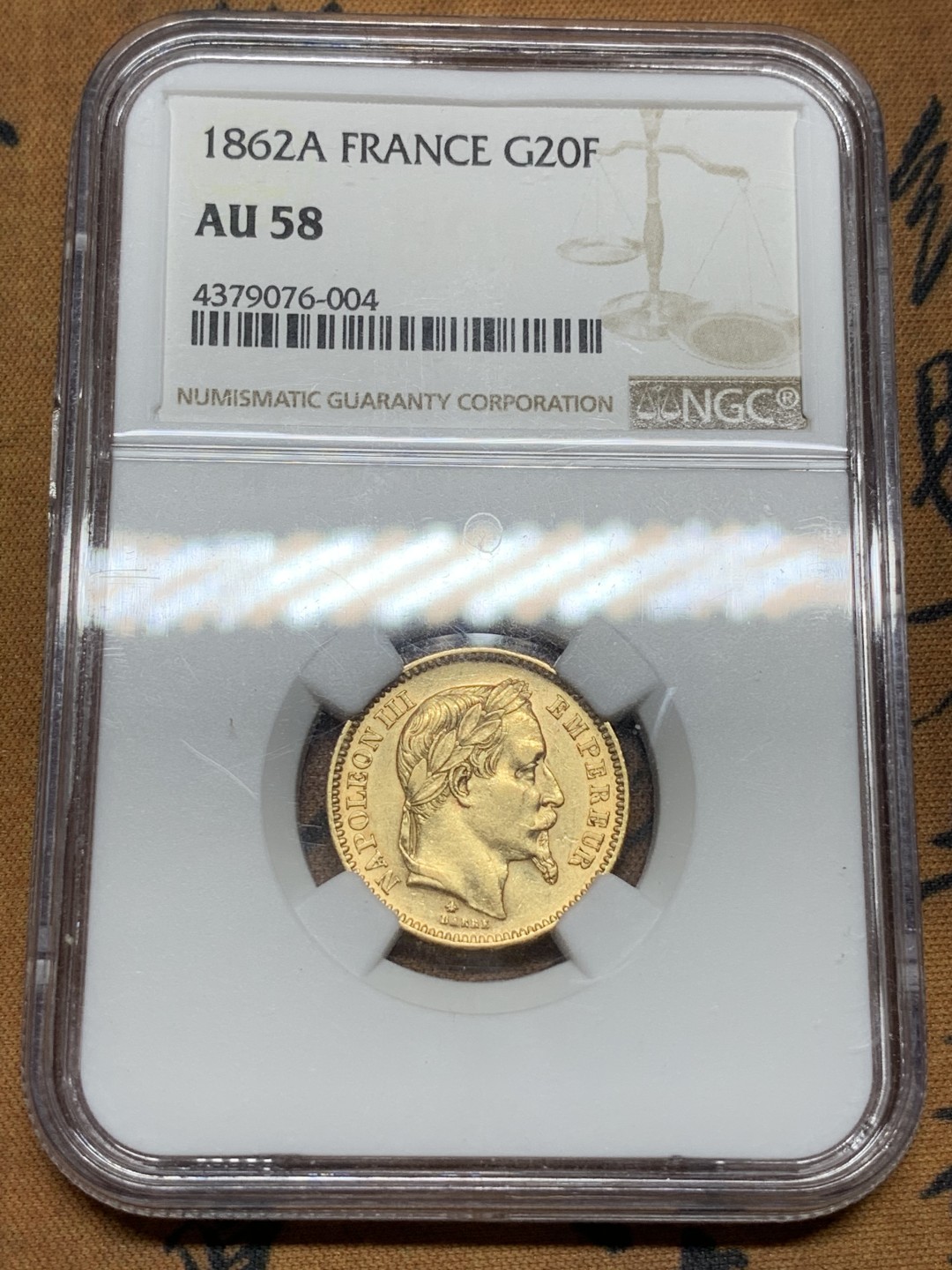 《竞宝斋》第98场-本周日，周一2场连拍（全场不限金额包邮） NGC-AU58 1862年法国拿破仑三世20法郎金币 光度和高点都不错的小金币