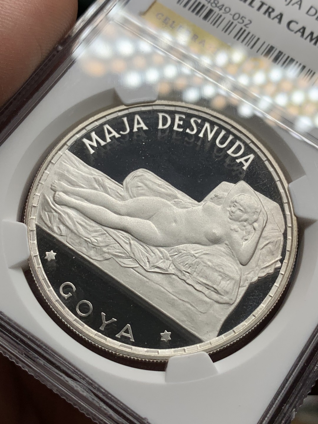 《竞宝斋》第98场-本周日，周一2场连拍（全场不限金额包邮） NGC PF69UC冠军分 赤道几内亚1970年裸体的玛哈银币，经典品种  35周年标签