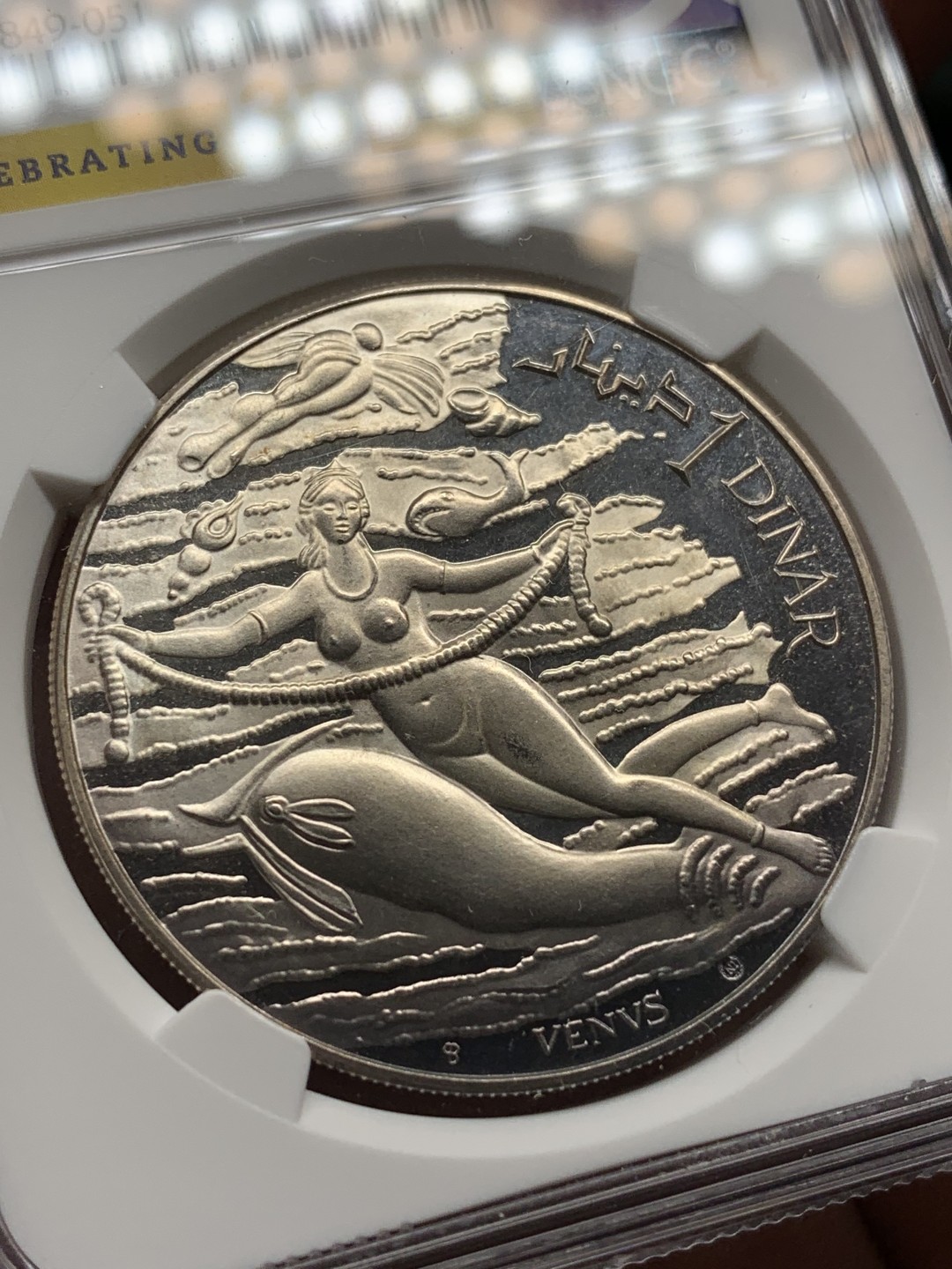 《竞宝斋》第98场-本周日，周一2场连拍（全场不限金额包邮） NGC PF65UC 突尼斯1969年维纳斯裸女玩大肠（腓尼基文化系列）银币，经典品种！好品，35周年标签