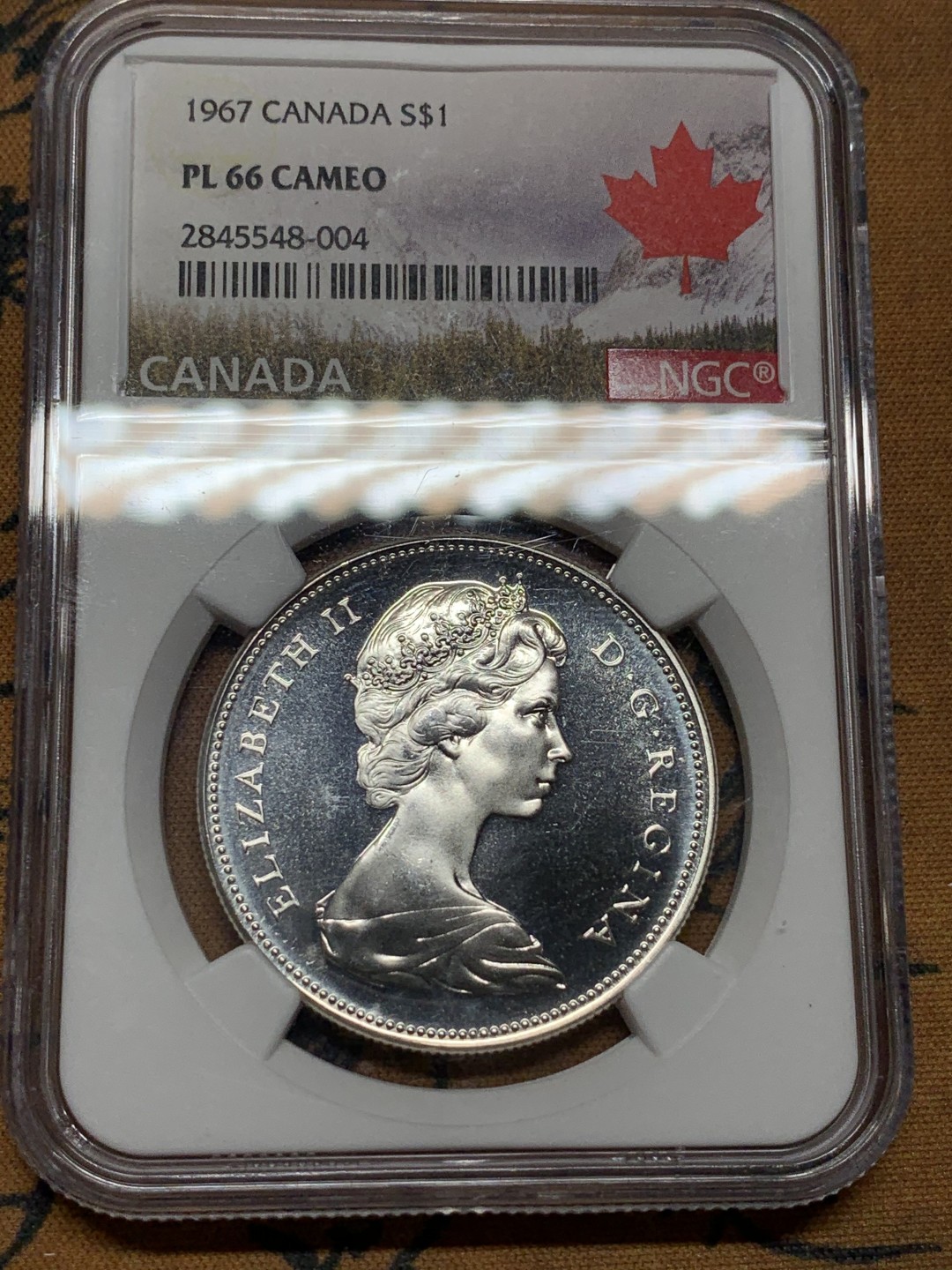 《竞宝斋》第98场-本周日，周一2场连拍（全场不限金额包邮） NGC-PL66 CAMEO 加拿大 1967年   百年 1元纪念币 转光强烈 非常漂亮 这头像可以说是女王颜值最高的头像了 值得收藏