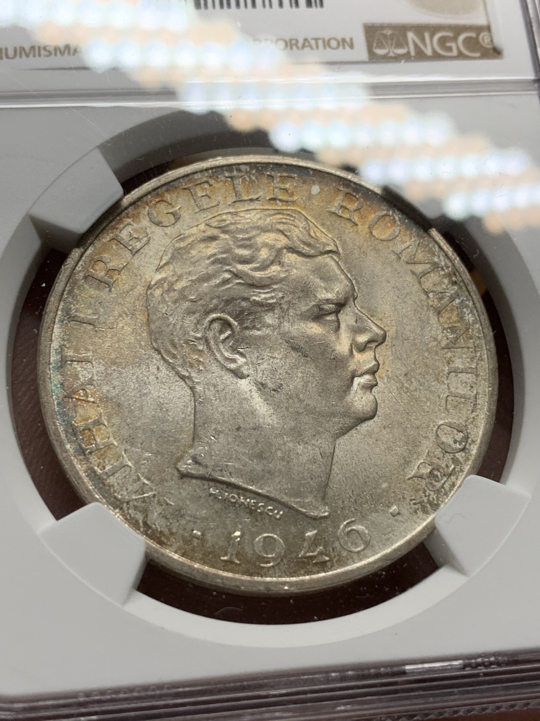 《竞宝斋》第98场-本周日，周一2场连拍（全场不限金额包邮） NGC-MS62 罗马尼亚1946年 100000列伊大银币 原光带金彩 非常漂亮