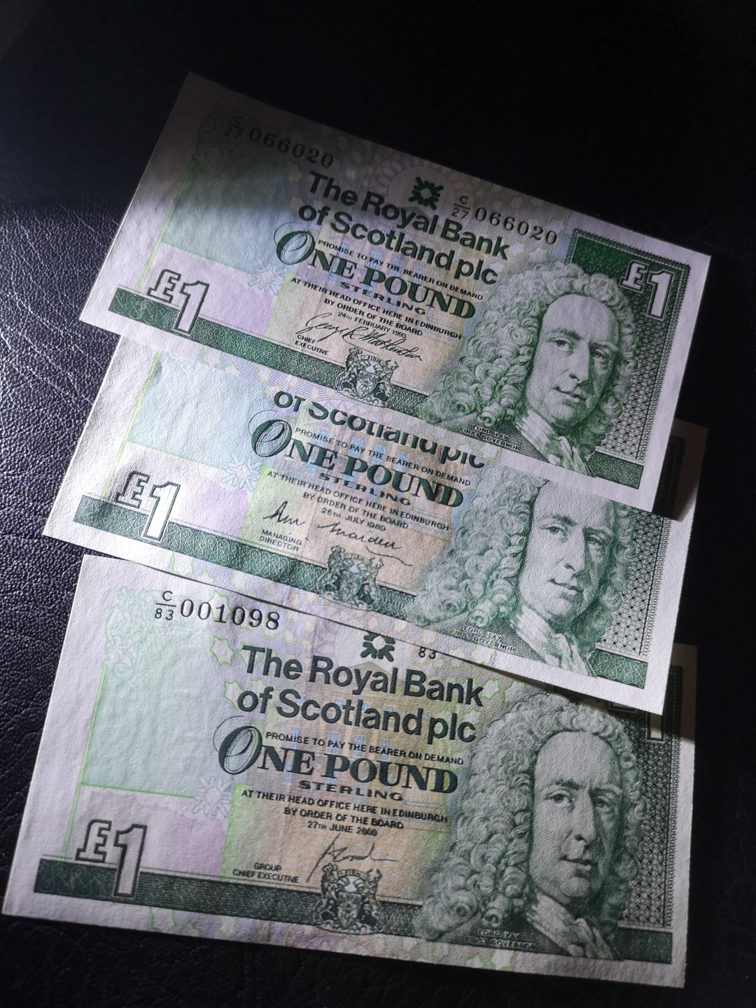 《外钞收藏家》第二百零五期 苏格兰经典专场👍 苏格兰皇家银行-1989-1镑 P-351	3枚年份不同流通钞	全新UNC