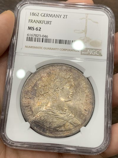 《竞宝斋》第98场-本周日，周一2场连拍（全场不限金额包邮） - NGC-MS62 德国 1862 法兰克福 少女 2泰勒 大银币 灰彩色包浆 状态不错 37克大银币