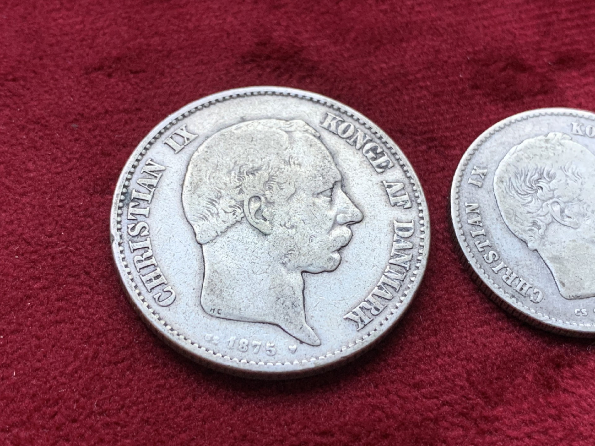 《竞宝斋》第98场-本周日，周一2场连拍（全场不限金额包邮） 丹麦银币一对 1876年海豚1克朗+1875年海豚2克朗 银币一对 少见品种