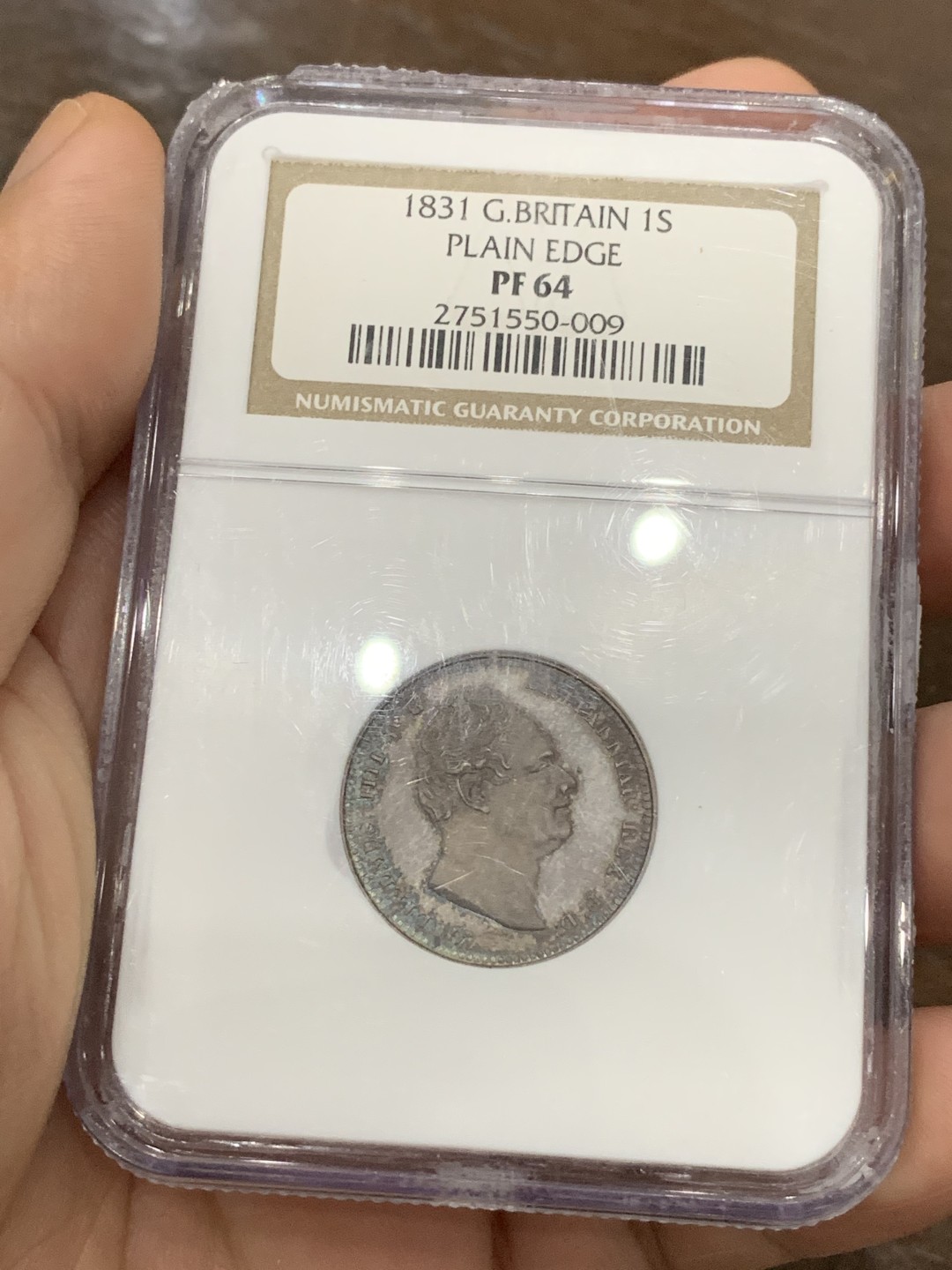 《竞宝斋》第98场-本周日，周一2场连拍（全场不限金额包邮） NGC-PF64 1831年英国威廉四世精铸先令银币-平边（NGC老盒，英伦包浆状态佳）盒子正面左上角边缘有小缺口