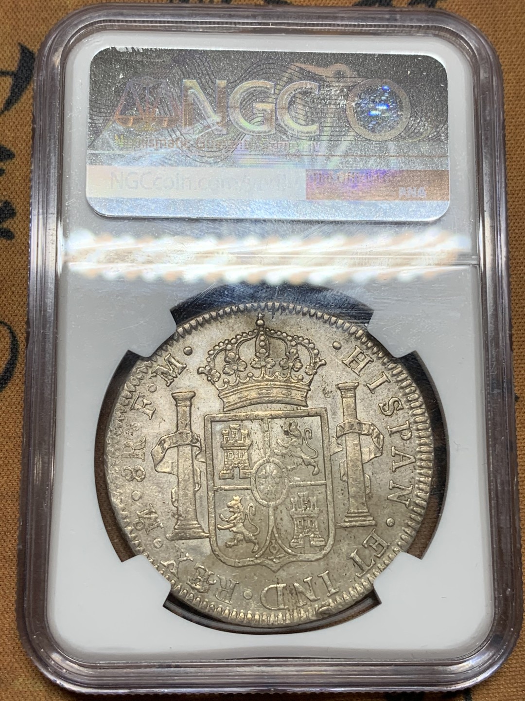 《竞宝斋》第98场-本周日，周一2场连拍（全场不限金额包邮） NGC AU评级 墨西哥 1796年 卡四 早期 8R 双柱大银币深打 细节不错