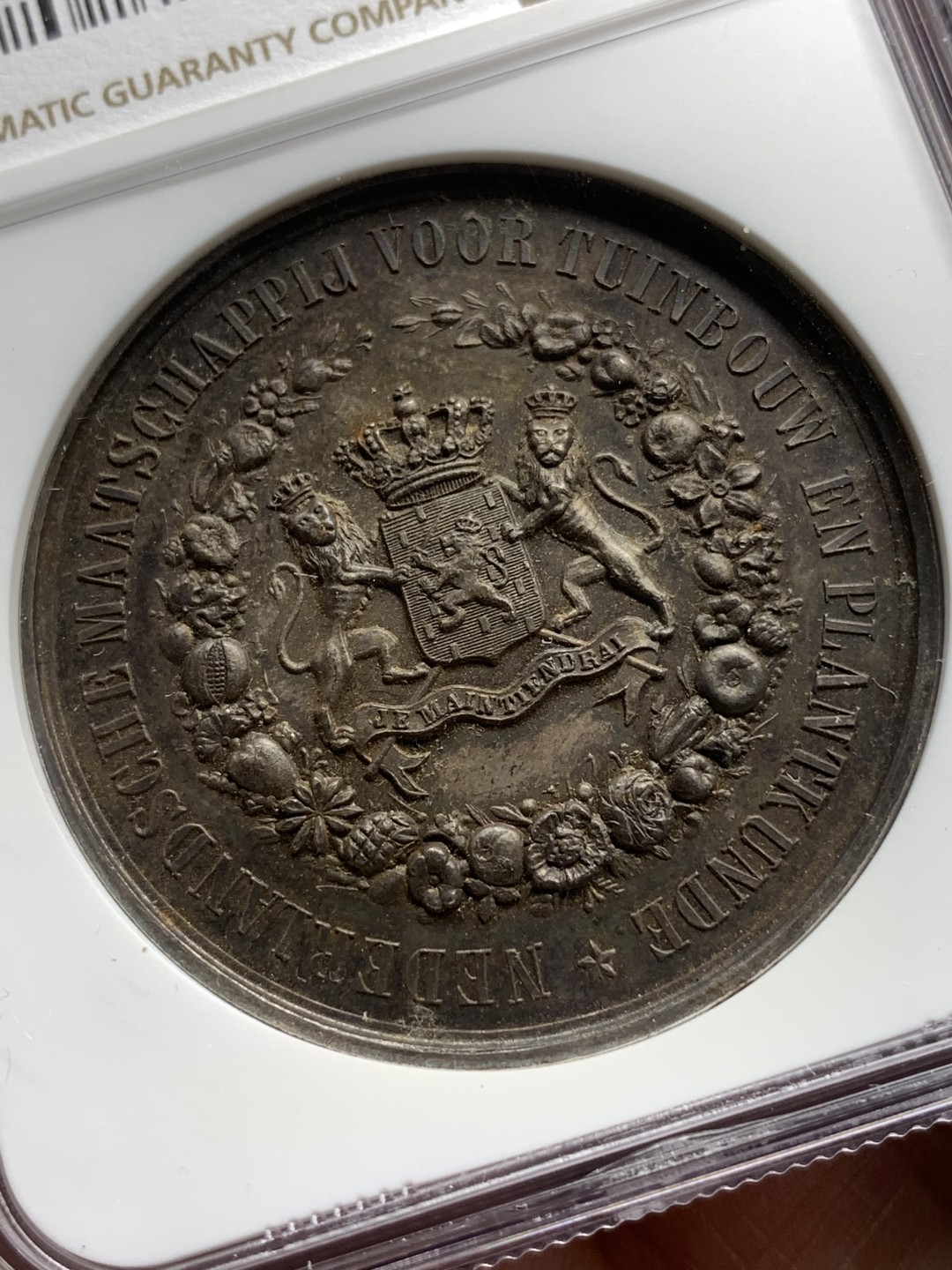 《竞宝斋》第98场-本周日，周一2场连拍（全场不限金额包邮） NGC MS62 1902年荷兰园艺博览会双狮盾徽银章 镜面底板 深五彩包浆