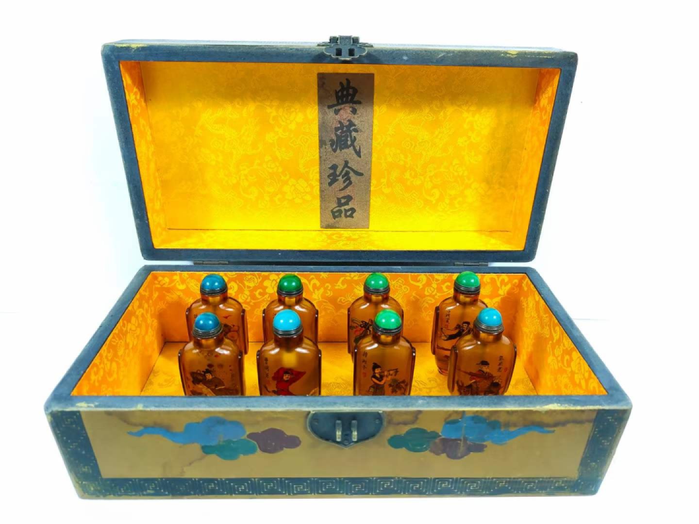 清代，水晶，内画，丁二仲制，鼻烟壶，八仙人物，保存完好，收藏佳品 清代，水晶，内画，丁二仲制，鼻烟壶，八仙人物，保存完好，收藏佳品