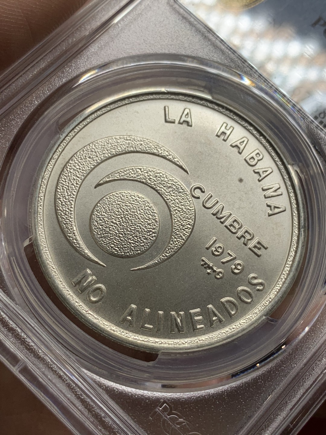 《竞宝斋》第98场-本周日，周一2场连拍（全场不限金额包邮） PCGS金盾 MS67 古巴1979年不结盟运动纪念20比索大银币