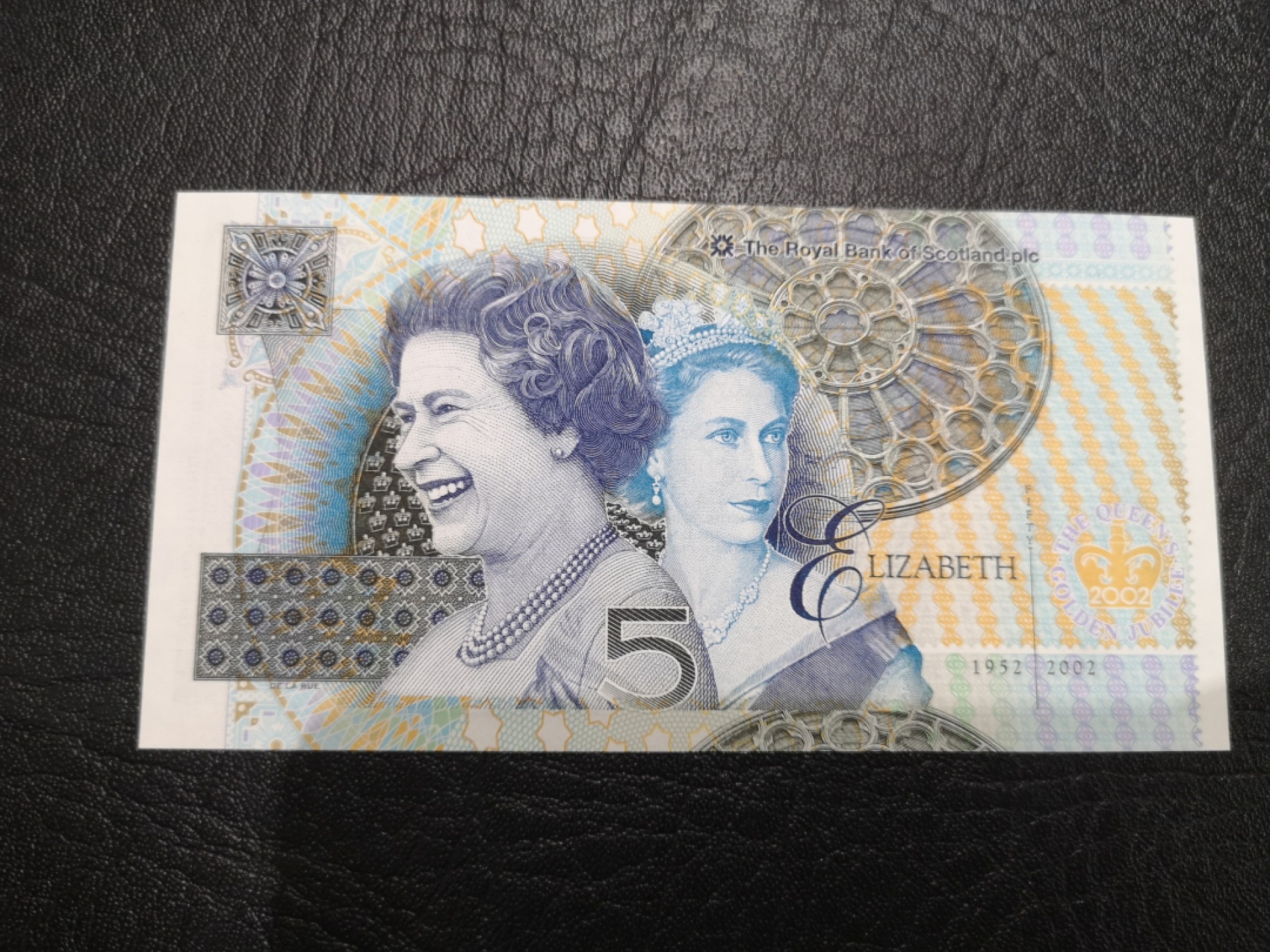 《外钞收藏家》第二百零五期 苏格兰经典专场👍 苏格兰皇家银行-2002-5镑	TQGJ 0007610	P-362	女王登基50周年	全新UNC