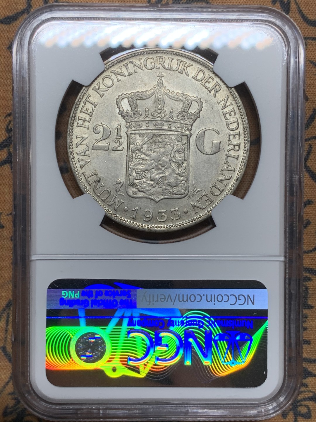 《竞宝斋》第98场-本周日，周一2场连拍（全场不限金额包邮） NGC-AU58 荷兰1933年 威廉米娜女王 深发版 2.5盾大银币 原味带光 比较漂亮