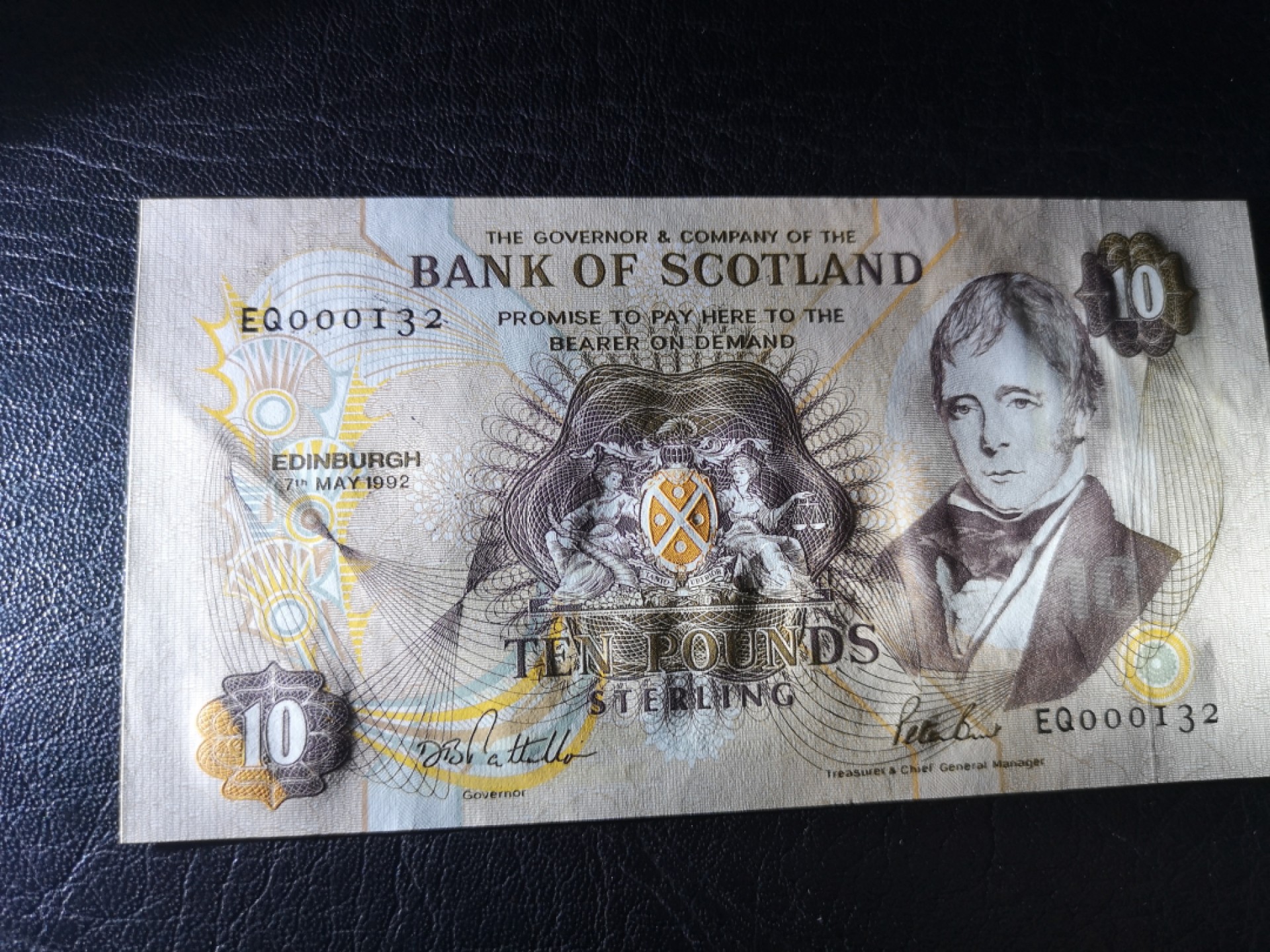《外钞收藏家》第二百零五期 苏格兰经典专场👍 苏格兰银行-1992-10镑	EQ 000132	P-117	全新UNC