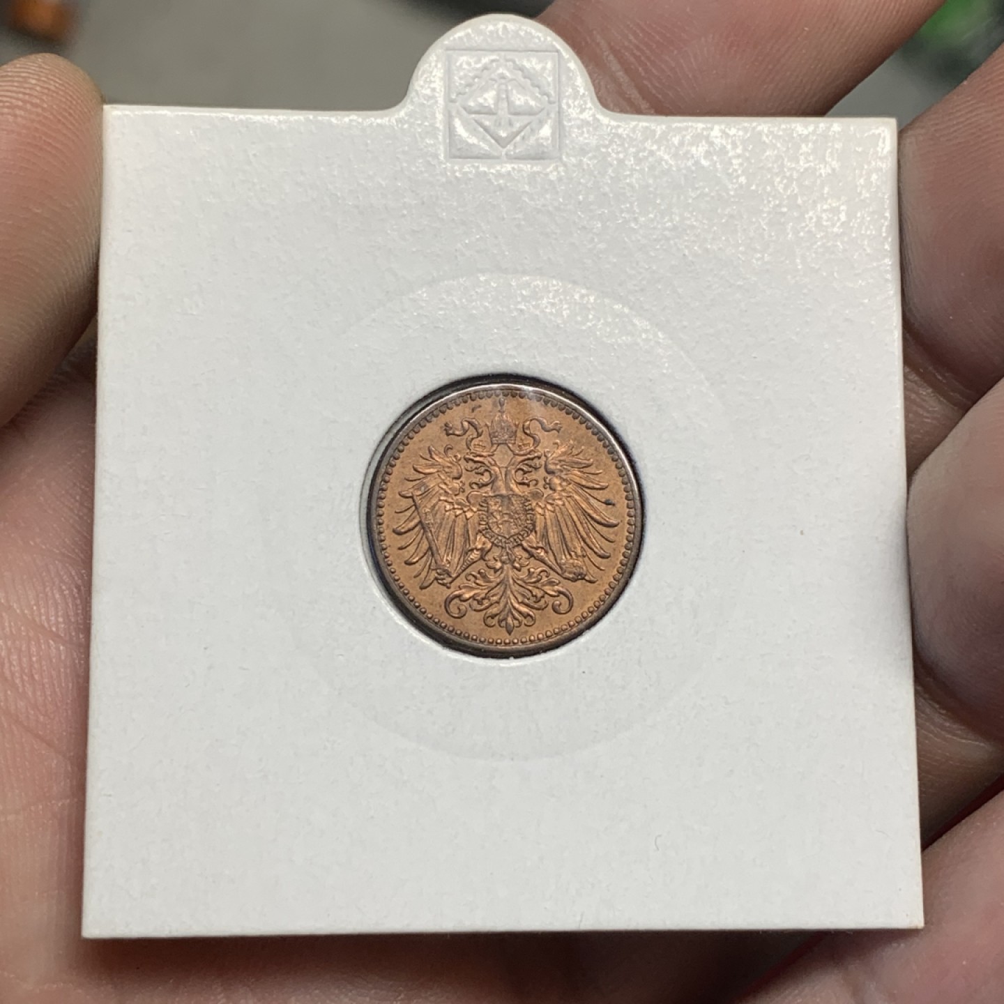 《竞宝斋》第98场-本周日，周一2场连拍（全场不限金额包邮） 奥匈帝国 1909 1赫勒  UNC品相 带灯塔纸夹