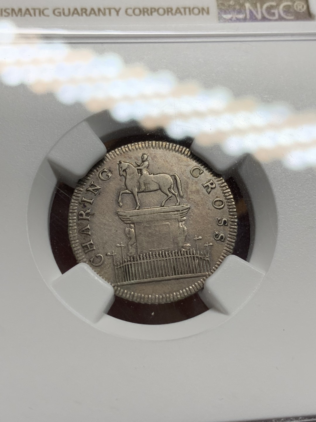 《竞宝斋》第98场-本周日，周一2场连拍（全场不限金额包邮） NGC-XFD 英国1811年中赛克斯查灵骑士雕像6便士代用银币