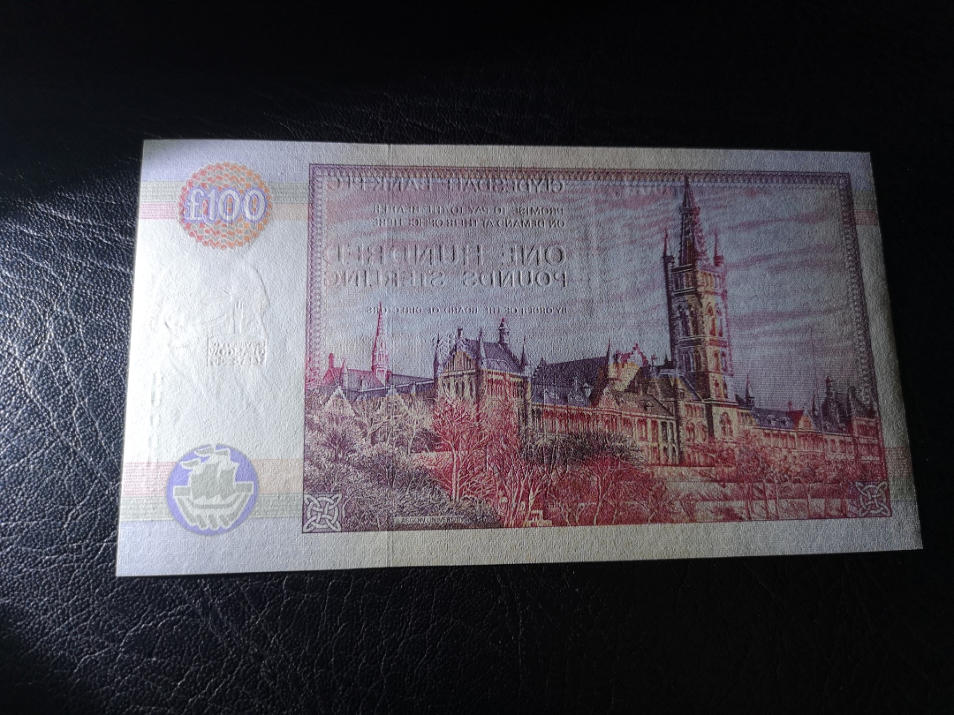 《外钞收藏家》第二百零五期 苏格兰经典专场👍 克莱斯戴尔银行-2001-100镑	GU 000947	P-229D	《格拉斯哥大学成立551周年》	全新UNC