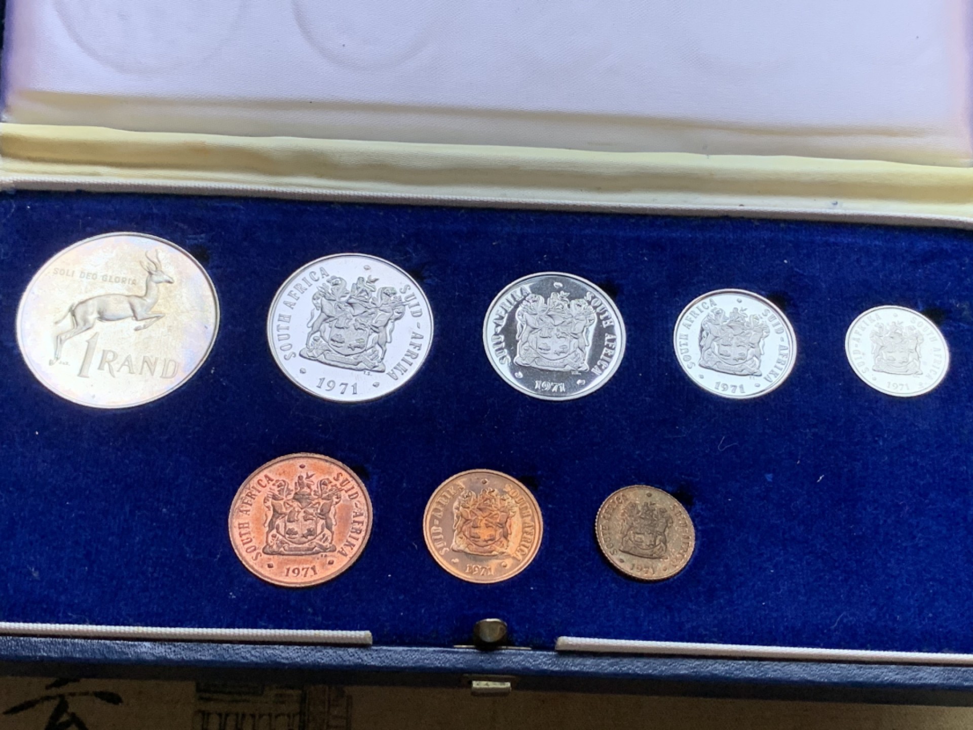 《竞宝斋》第98场-本周日，周一2场连拍（全场不限金额包邮） 南非1971年8枚精制套币，带原盒 细节如图