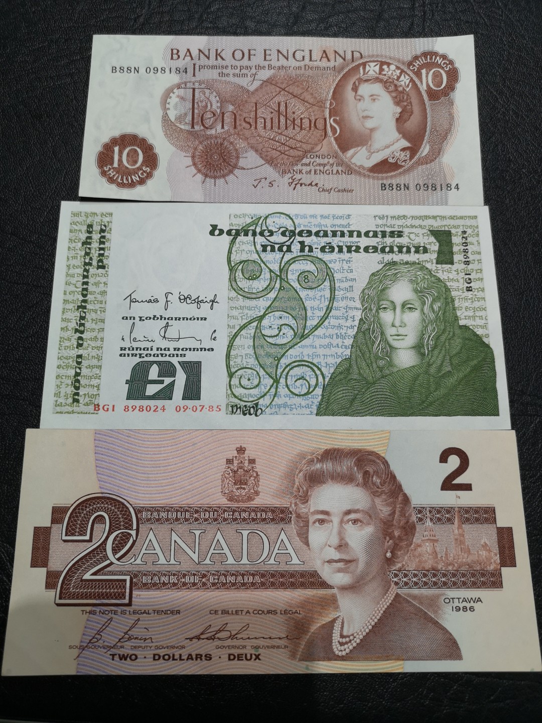 《外钞收藏家》第二百零四期 英国、爱尔兰、加拿大三张一起 都是近全新都有些瑕疵