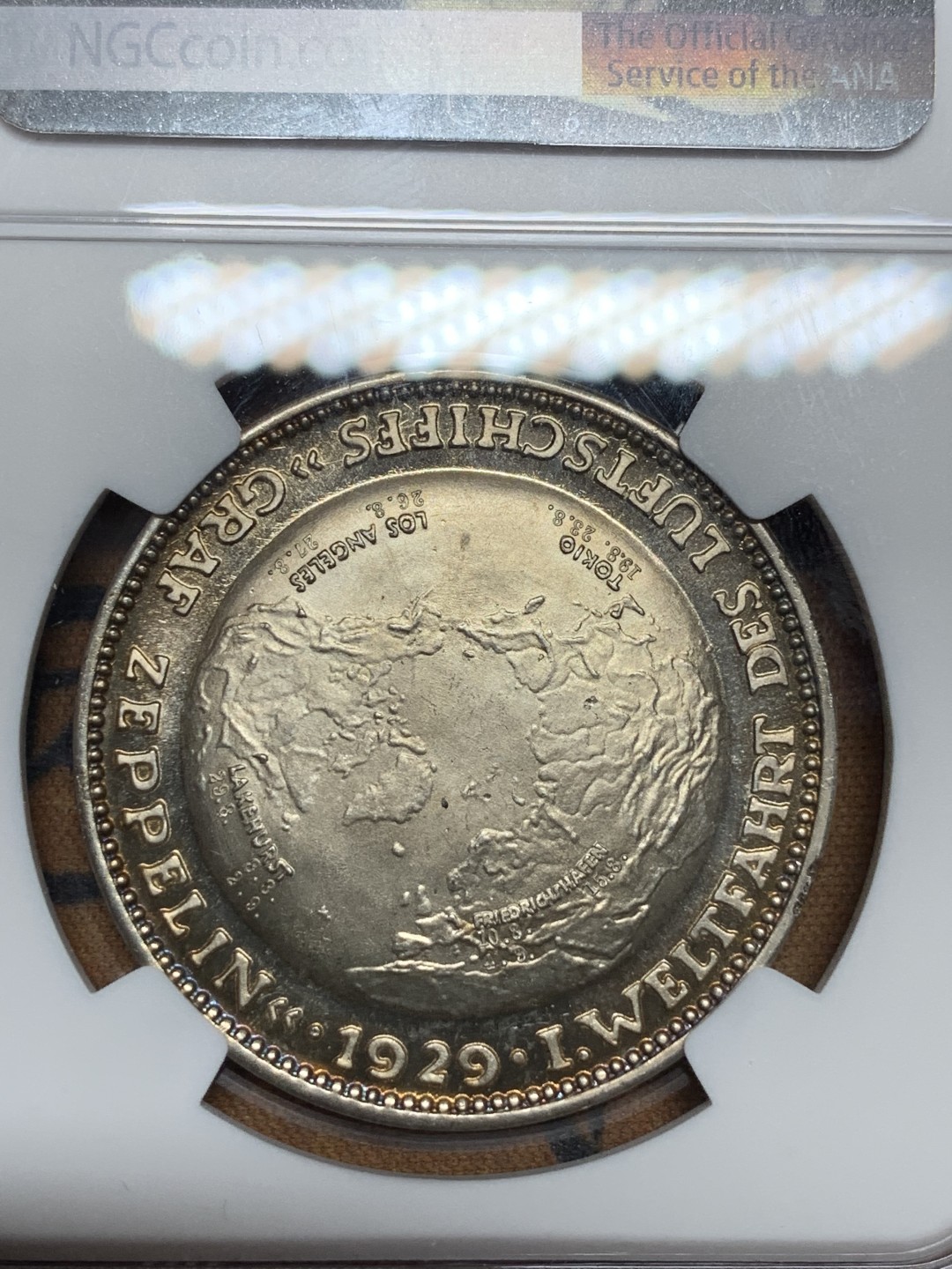 《竞宝斋》第98场-本周日，周一2场连拍（全场不限金额包邮） NGC MS64 1929年德国齐柏林飞艇环球飞行纪念银章 镜面底板 五彩包浆 品相状态完美