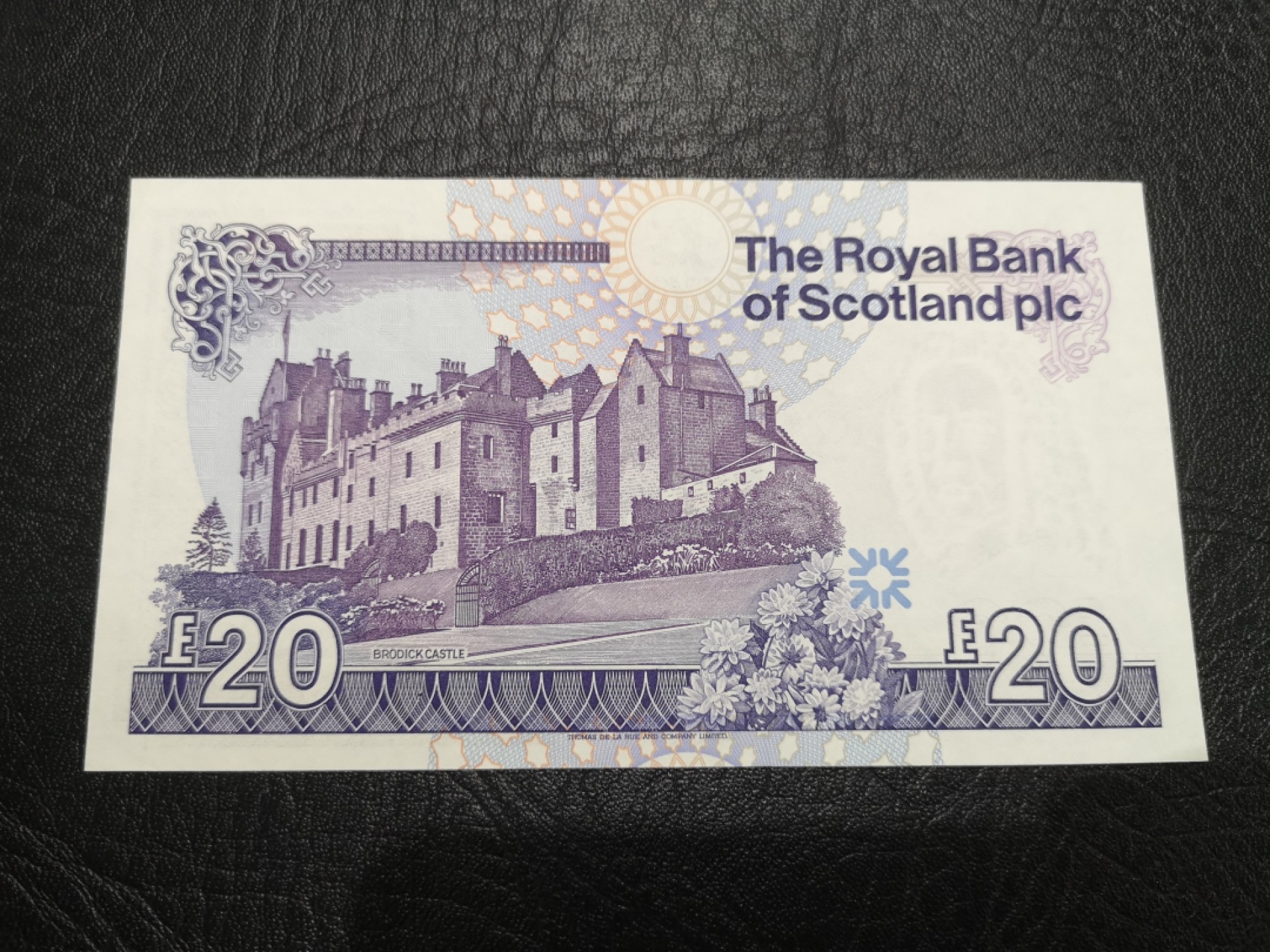 《外钞收藏家》第二百零五期 苏格兰经典专场👍 苏格兰皇家银行-1987-20镑	A/1 172571	P-349  全新 一个角有荧光瑕疵