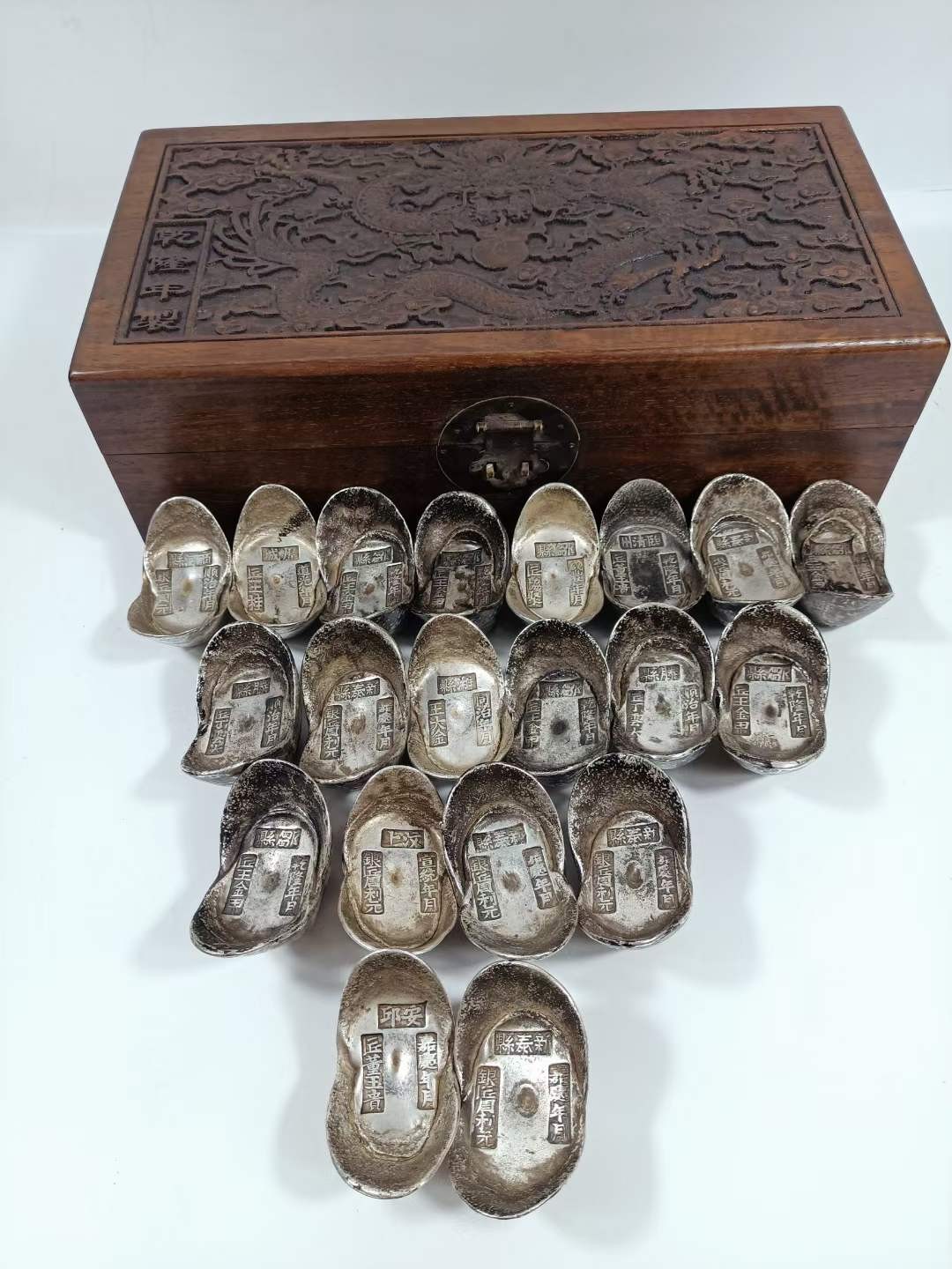 旧藏清代银元宝，保存完整，品相完美，包将浓厚，皮壳老亮，喜欢的联系，收藏佳品