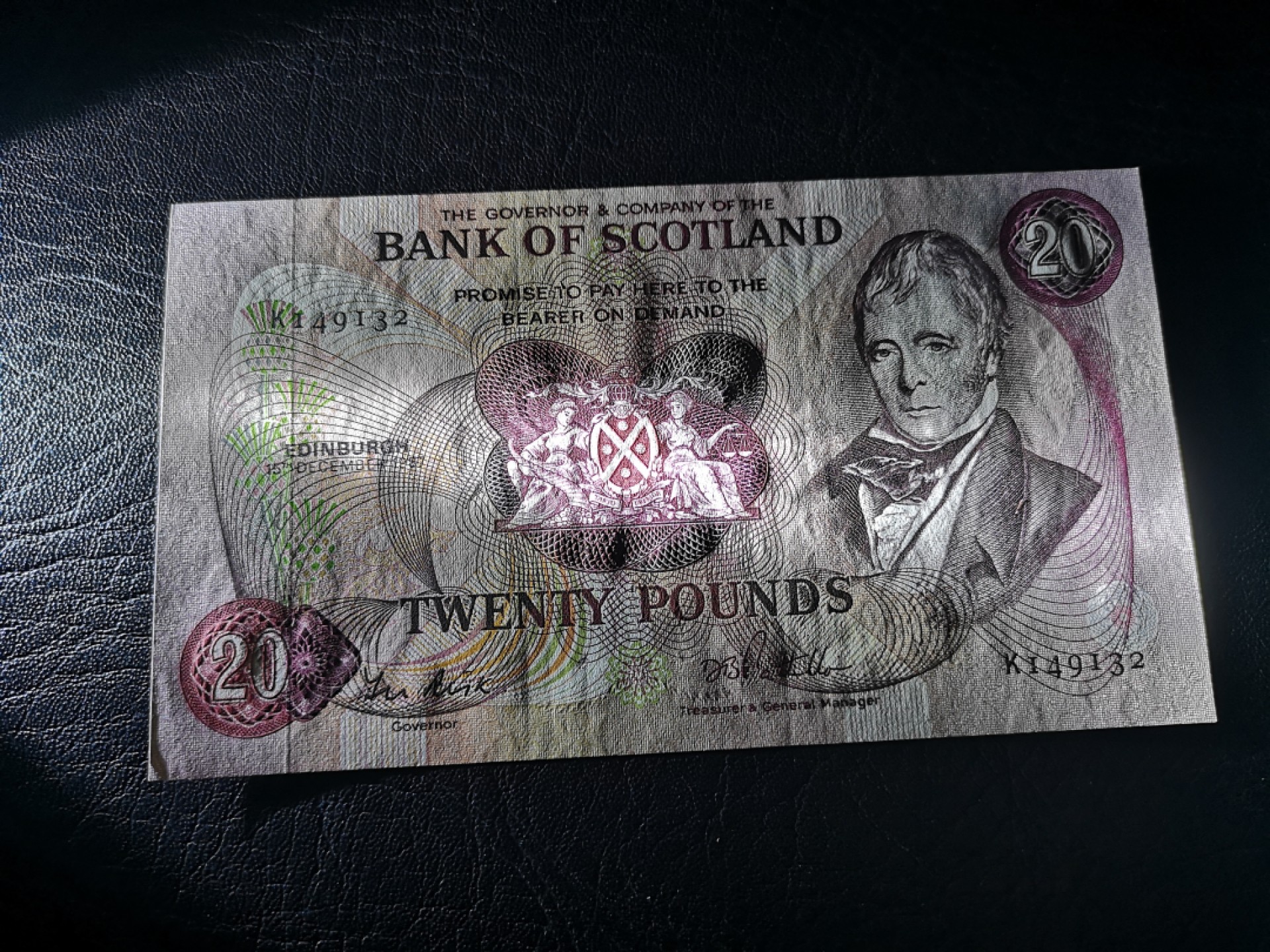 《外钞收藏家》第二百零五期 苏格兰经典专场👍 苏格兰银行-1987-20镑	K 149132  P-114 非全新疑似有折