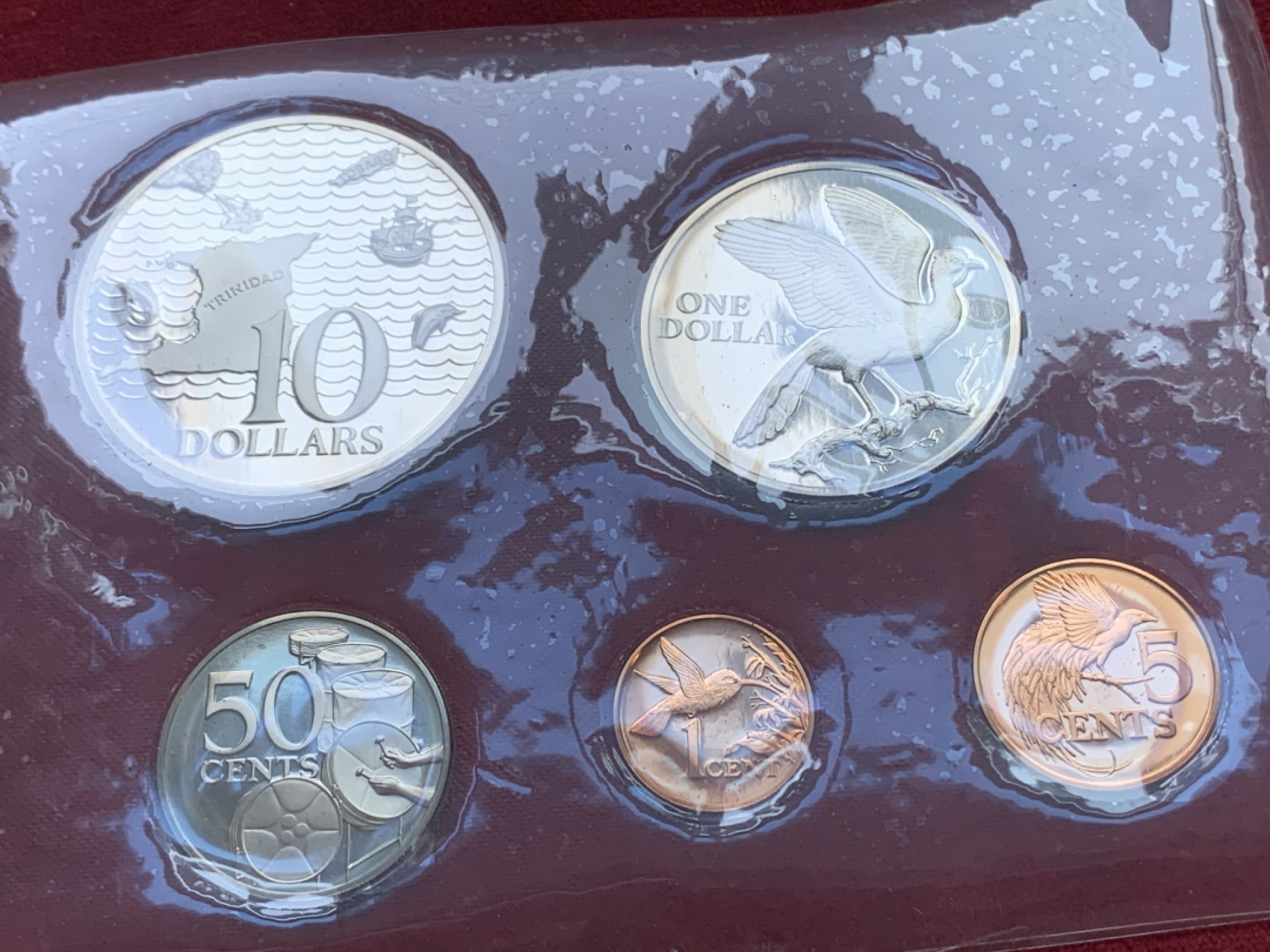 《竞宝斋》第98场-本周日，周一2场连拍（全场不限金额包邮） 特立尼达和多巴哥1974年8枚精制套币，带原盒带证书，其中5元、10元为银币（925银，直径40mm和42mm，重量27.9g和35g）