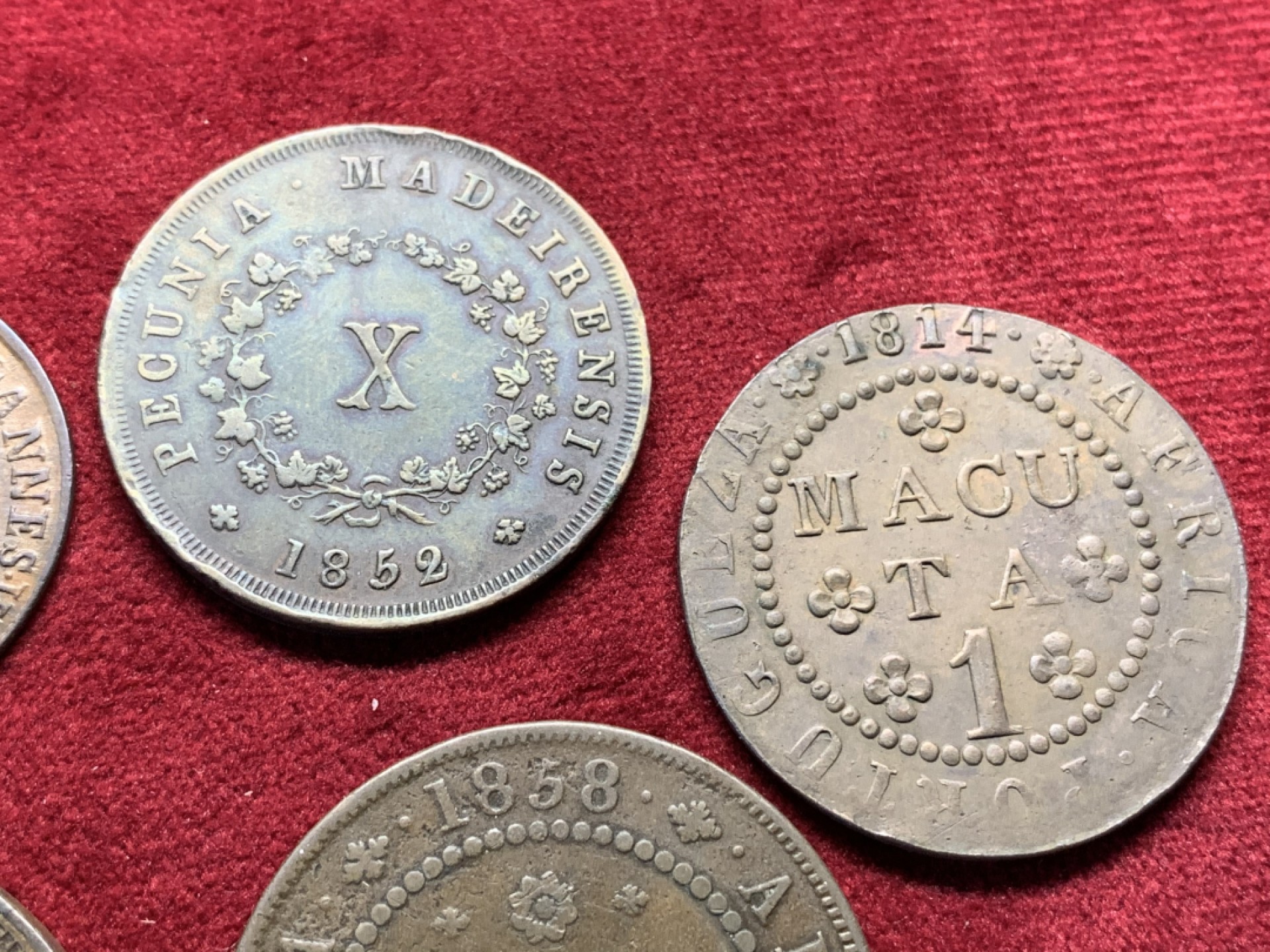 《竞宝斋》第98场-本周日，周一2场连拍（全场不限金额包邮） 葡属一组5枚（安哥拉1814年和1860年1MACUTA，1858年1/2MACUTA，1819年圣多美40REIS，1852年马德拉10REIS）