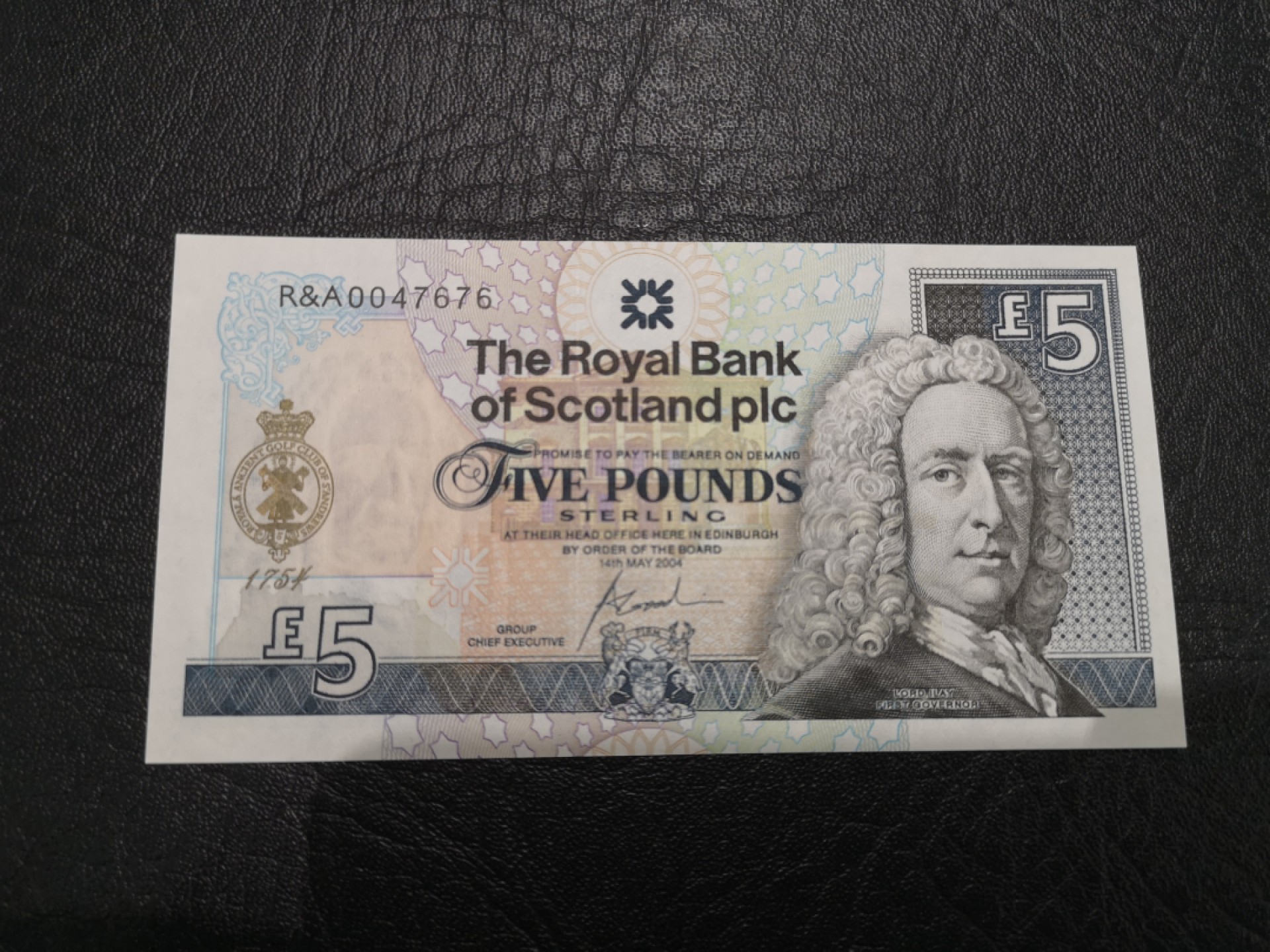 《外钞收藏家》第二百零五期 苏格兰经典专场👍 苏格兰皇家银行-2004-5镑	R&A 0047676	P-363	古代高尔夫俱乐部250周年	全新UNC