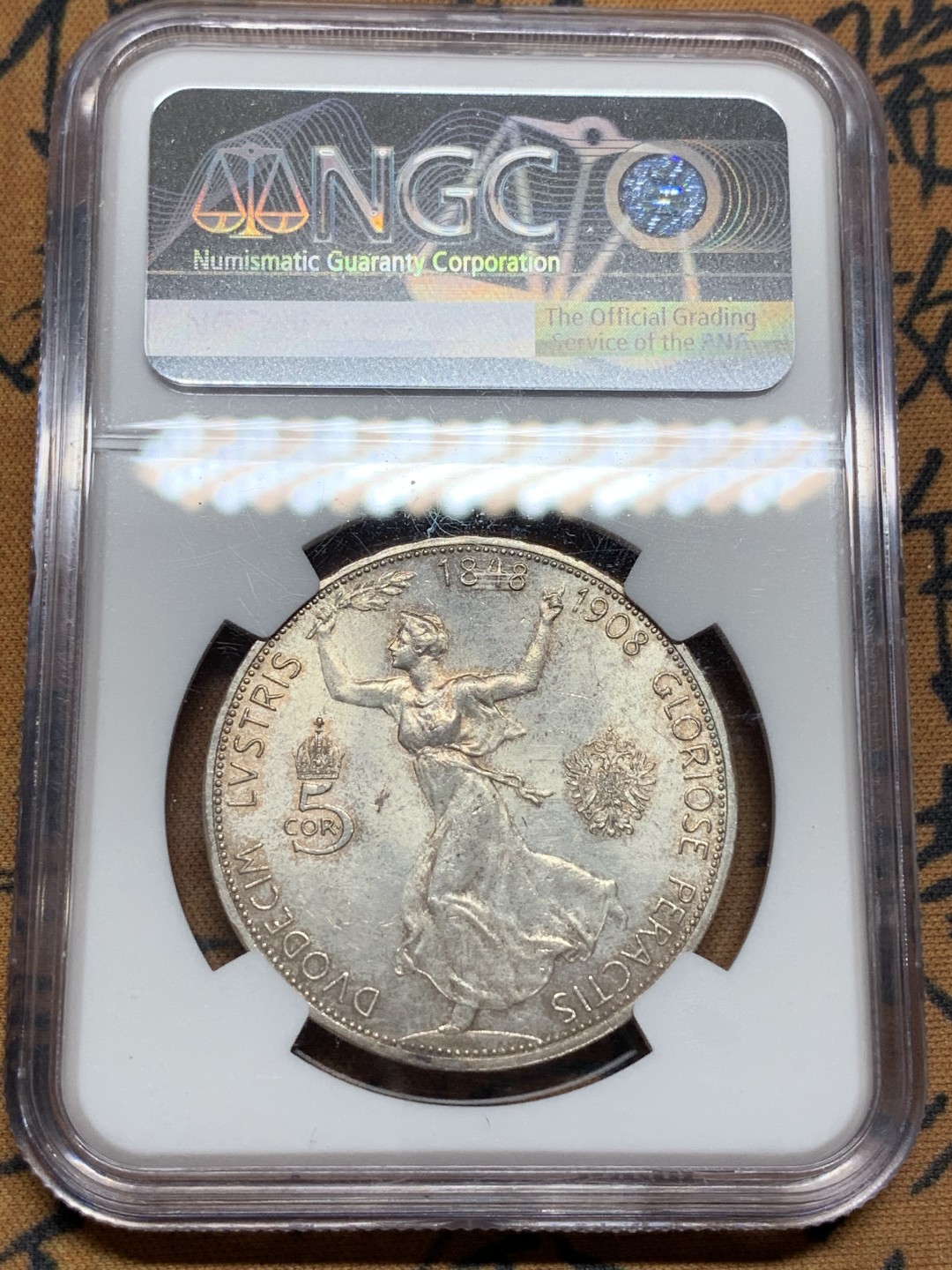 《竞宝斋》第98场-本周日，周一2场连拍（全场不限金额包邮） NGC-MS62 1908年 奥匈帝国 弗朗兹.约瑟夫60大寿纪念大银，环彩包浆，转光完美。奔跑的拿花女神