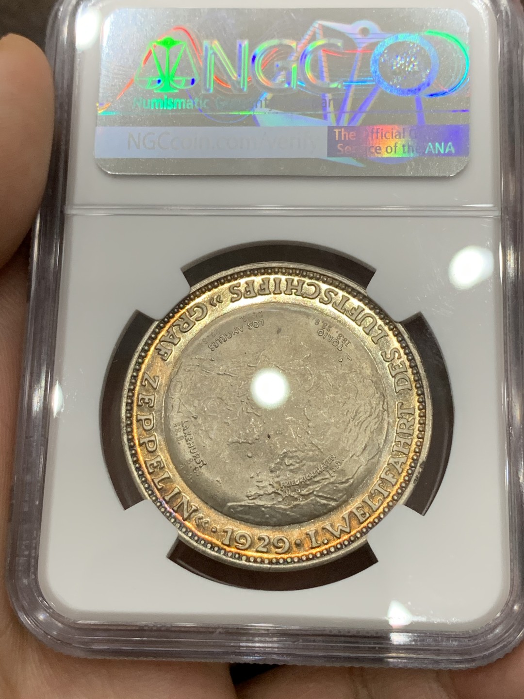 《竞宝斋》第98场-本周日，周一2场连拍（全场不限金额包邮） NGC MS64 1929年德国齐柏林飞艇环球飞行纪念银章 镜面底板 五彩包浆 品相状态完美