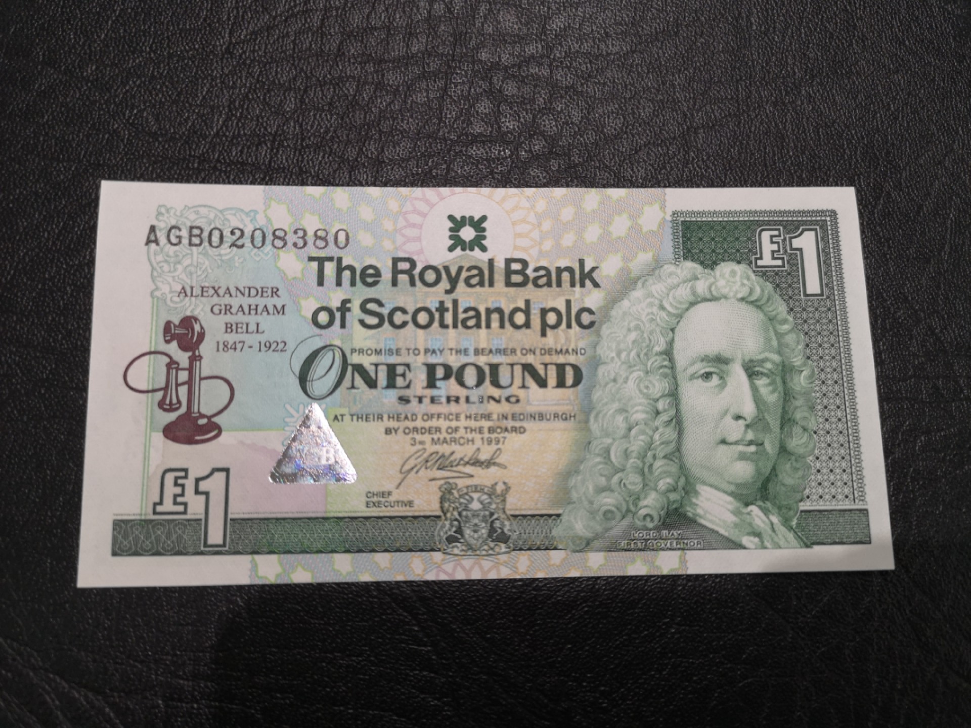 《外钞收藏家》第二百零五期 苏格兰经典专场👍 苏格兰皇家银行-1992-1镑 P-356 爱丁堡欧洲首脑会议史蒂文森逝世100周年 贝尔诞辰150周年 苏格兰议会第一次会议召开四张一起  全新UNC