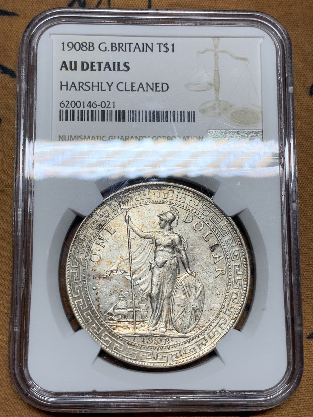 《竞宝斋》第98场-本周日，周一2场连拍（全场不限金额包邮） NGC-AUD 英国贸易银 1908B 站洋 壹元银币 状态不错 底板光度有