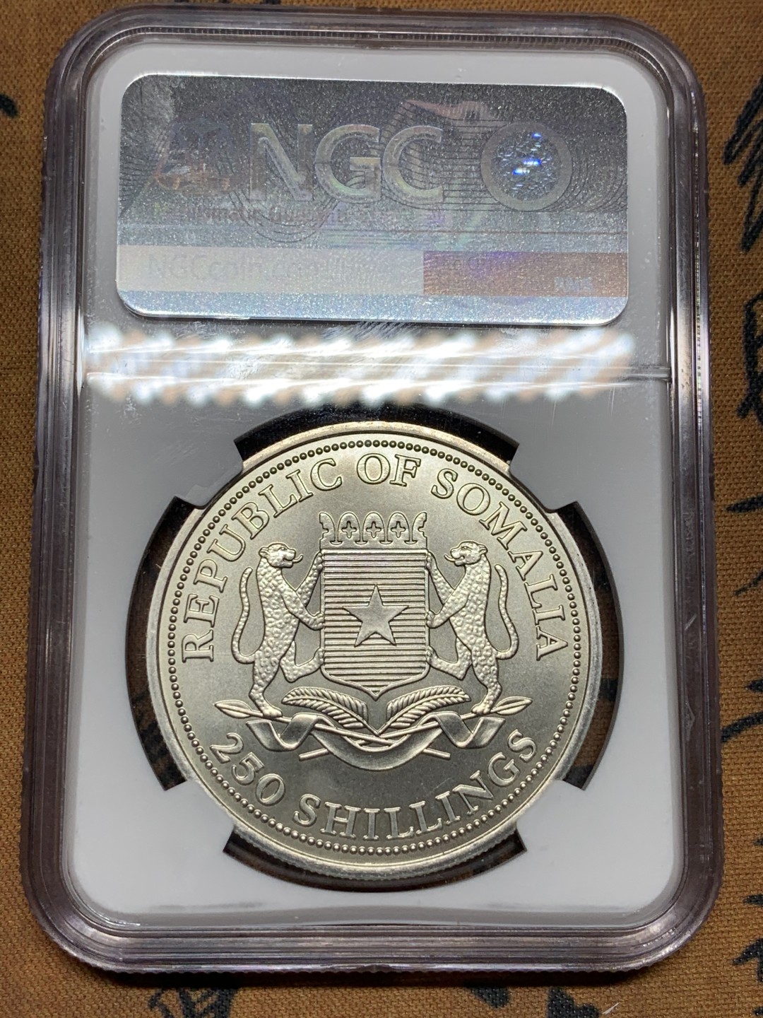 《竞宝斋》第98场-本周日，周一2场连拍（全场不限金额包邮） NGC MS66 索马里 2002年示巴女王大银币，稀见！强光好品，35周年标签