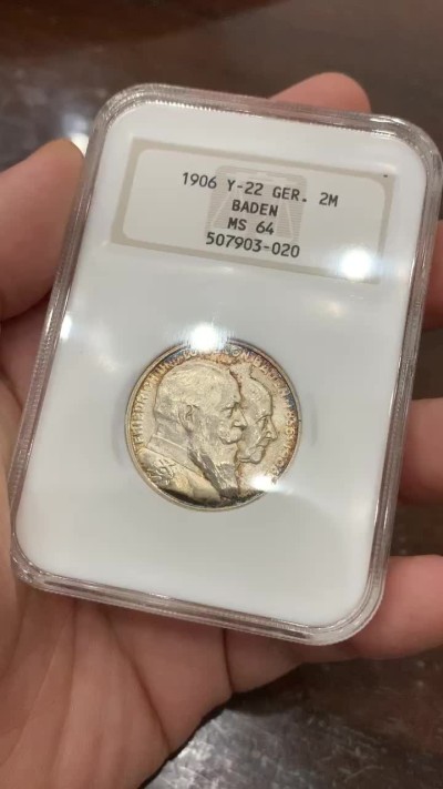 《竞宝斋》第98场-本周日，周一2场连拍（全场不限金额包邮） NGC-MS64 德国巴登1906年2马克银币，好题材金婚纪念马克，NGC老白盒，轻彩好品