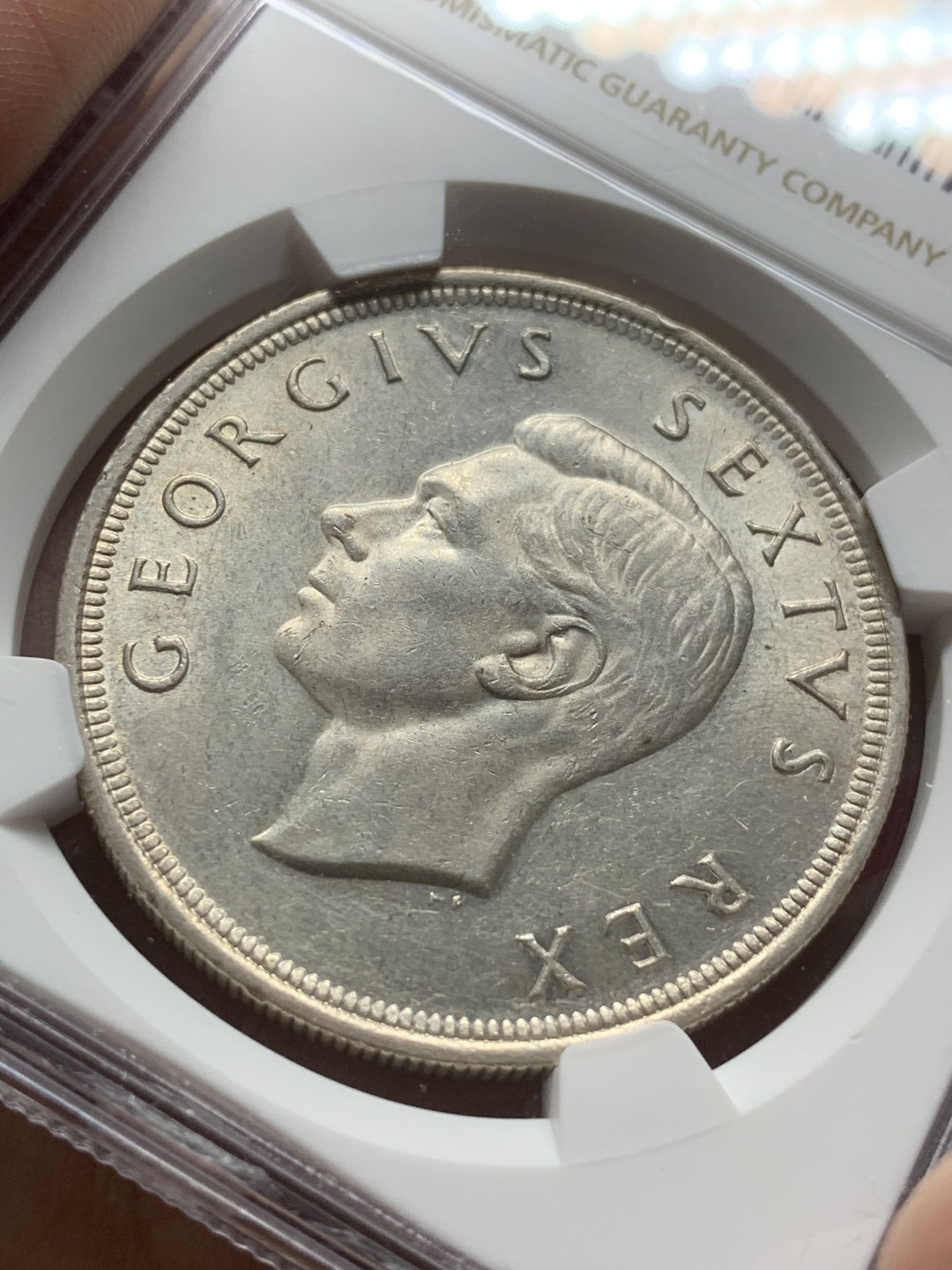 《竞宝斋》第98场-本周日，周一2场连拍（全场不限金额包邮） NGC-UNC 南非1949年 乔六5先令大银币 高银版 28.2克 80%银