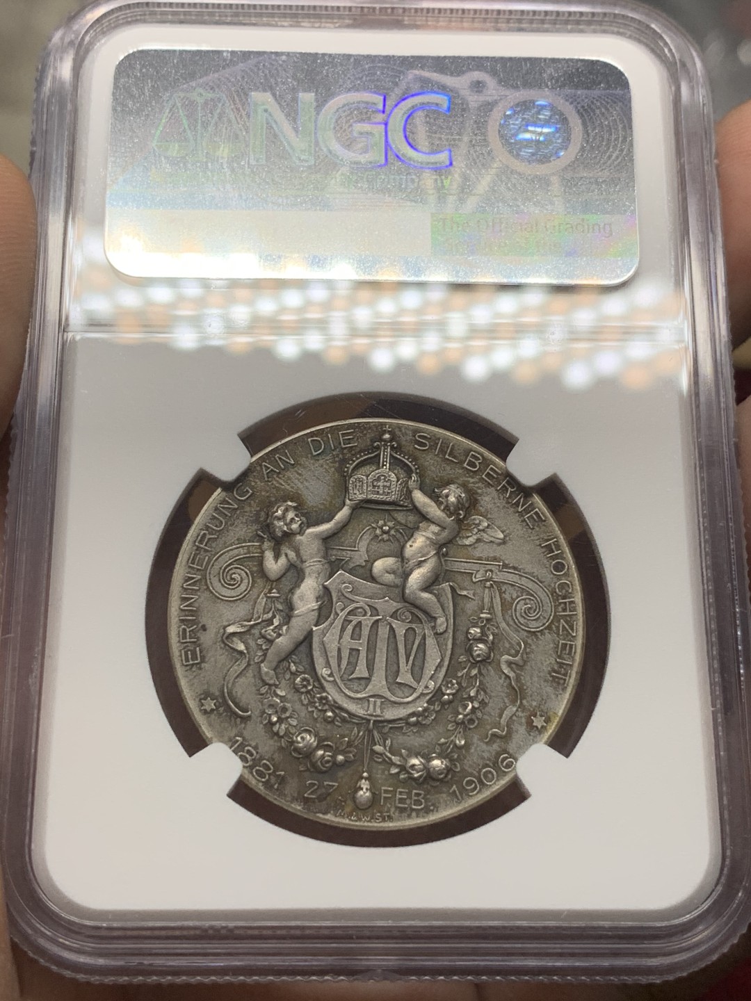 《竞宝斋》第98场-本周日，周一2场连拍（全场不限金额包邮） NGC MS63  1906年德国普鲁士威廉二世结婚25周年银婚纪念小天使 银章  原味包浆 难得好品好状态