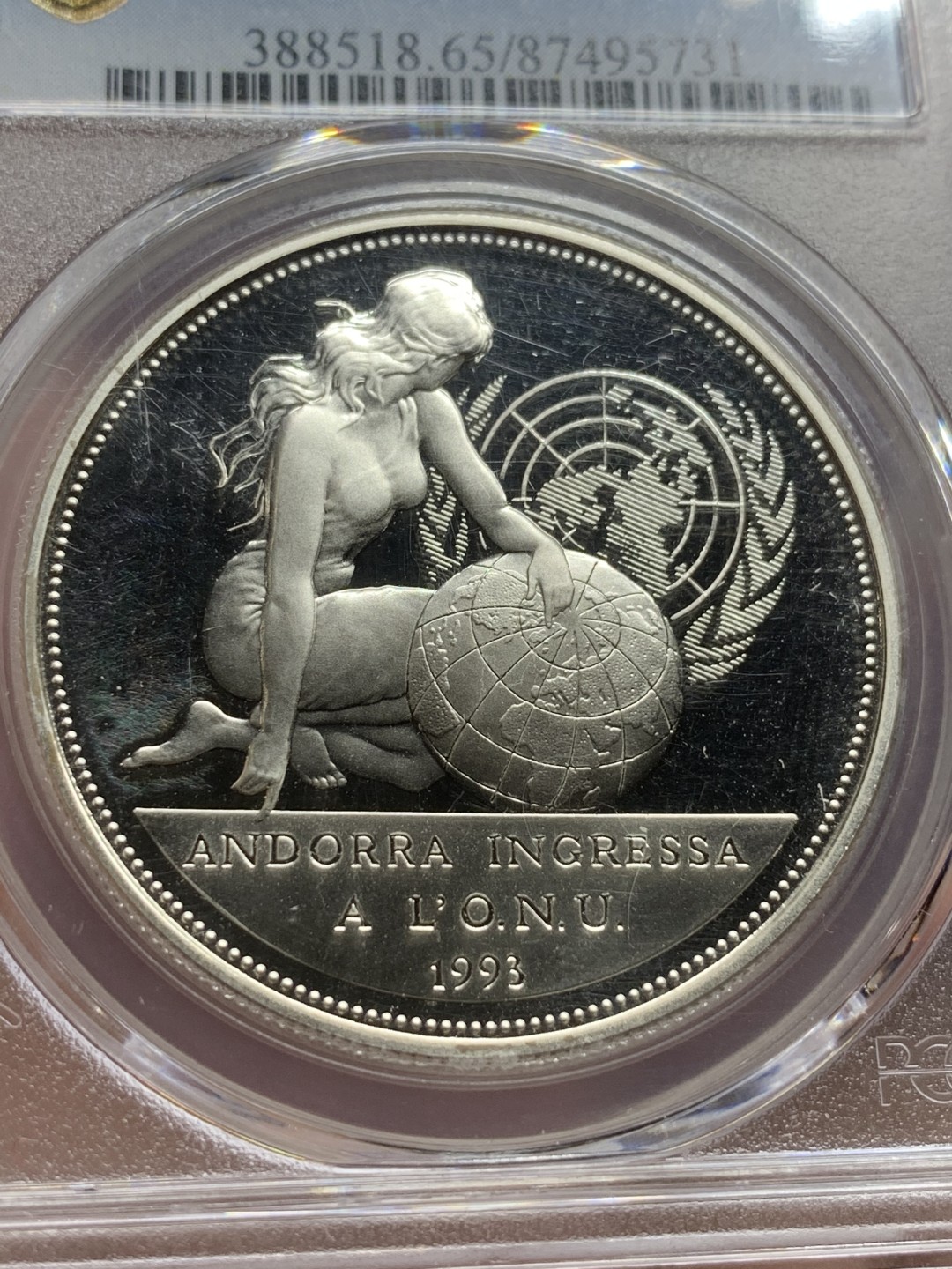 《竞宝斋》第98场-本周日，周一2场连拍（全场不限金额包邮） PCGS-PR65DCAM 1994年 安道尔10第纳尔精制大银，加入联合国纪念，手抚地球的长发女神。盒子有小磕，保存无碍。见图