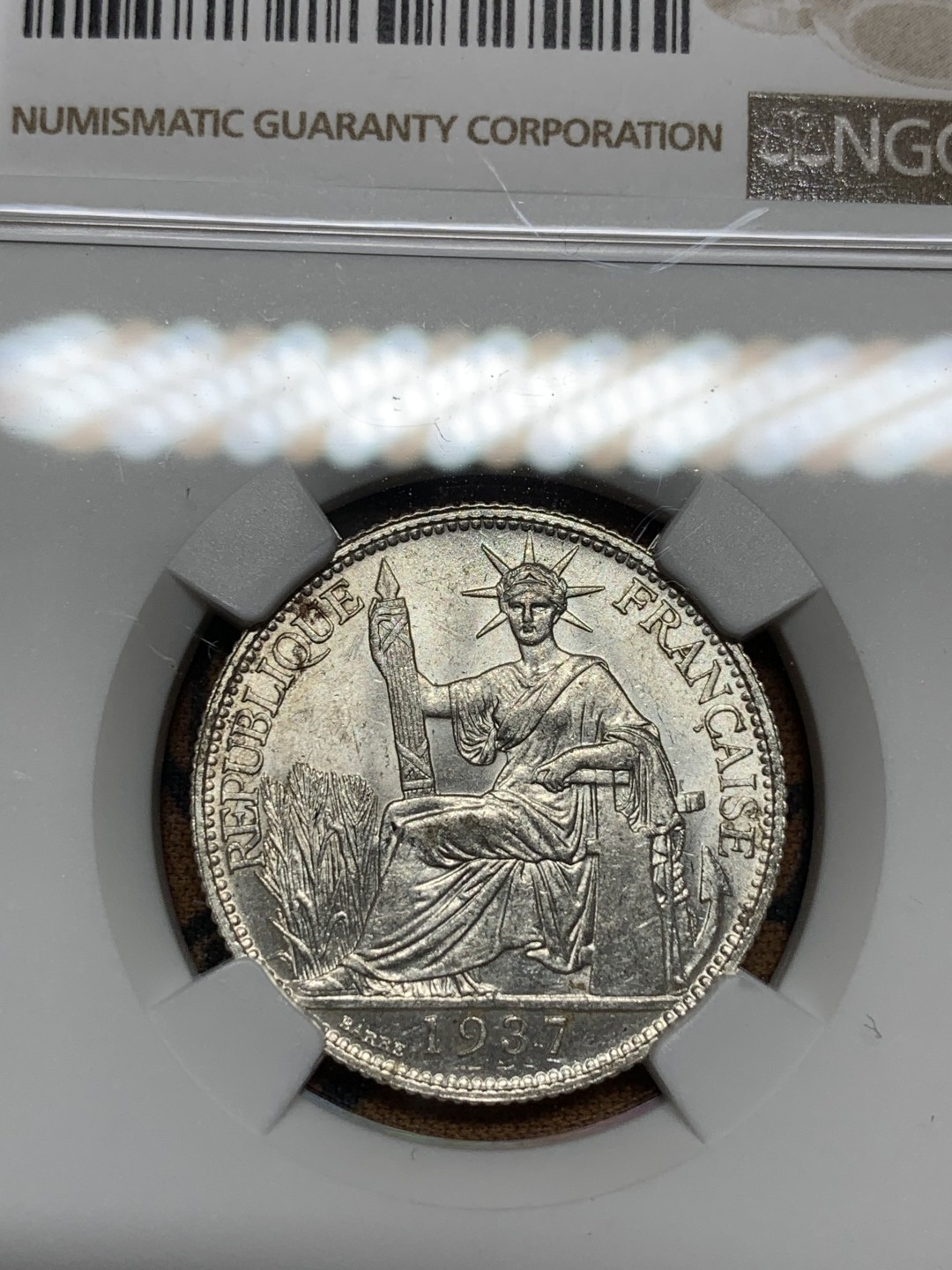 《竞宝斋》第98场-本周日，周一2场连拍（全场不限金额包邮） NGC-MS61 法属印支 1937年坐洋2角银币 卷拆曝光品相