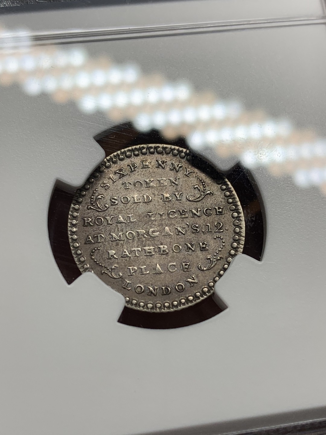 《竞宝斋》第98场-本周日，周一2场连拍（全场不限金额包邮） NGC-XFD 英国1811年中赛克斯查灵骑士雕像6便士代用银币