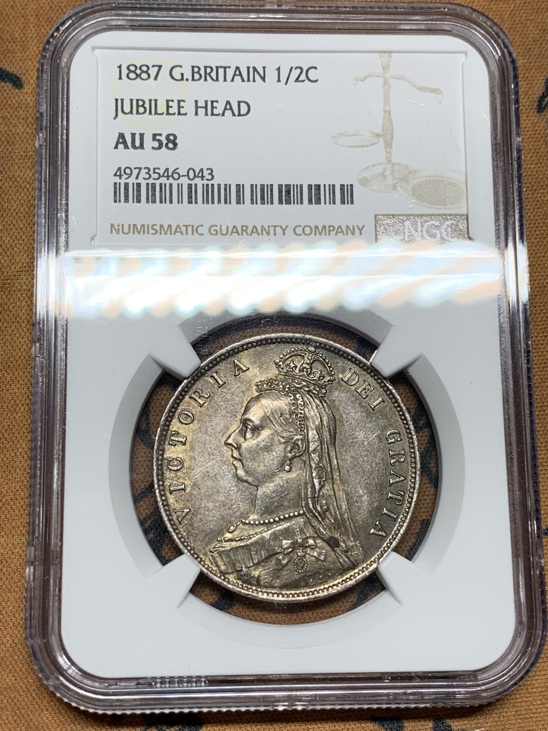 《竞宝斋》第98场-本周日，周一2场连拍（全场不限金额包邮） NGC AU58 五彩英国1887年维多利亚女王高冠半克朗银币