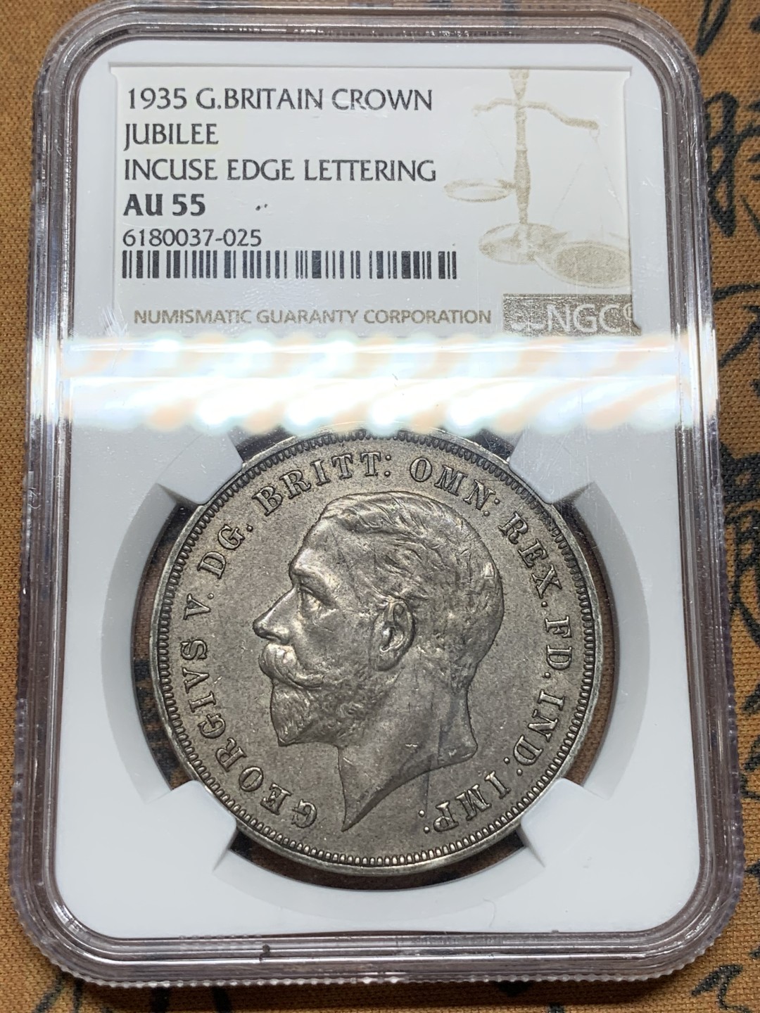 《竞宝斋》第98场-本周日，周一2场连拍（全场不限金额包邮） NGC AU55 英国 1935年 乔五 木马剑银币 原味包浆 状态不错
